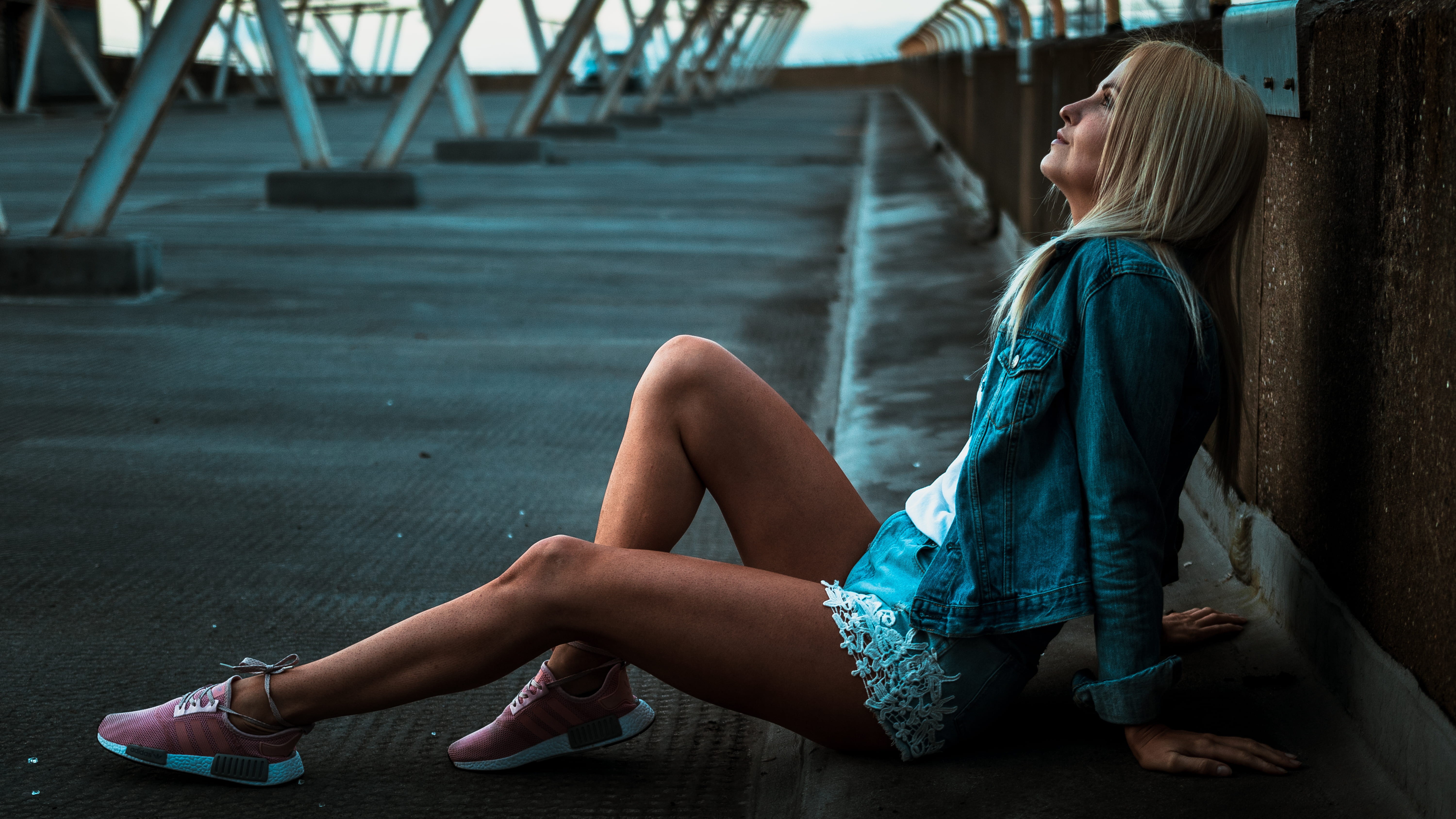 leg, side view, long hair, beauty, young adult, indoors, hairstyle, blond hair, adult, relaxation, sitting, blonde, full length, fashion, lady, person, HD Wallpaper