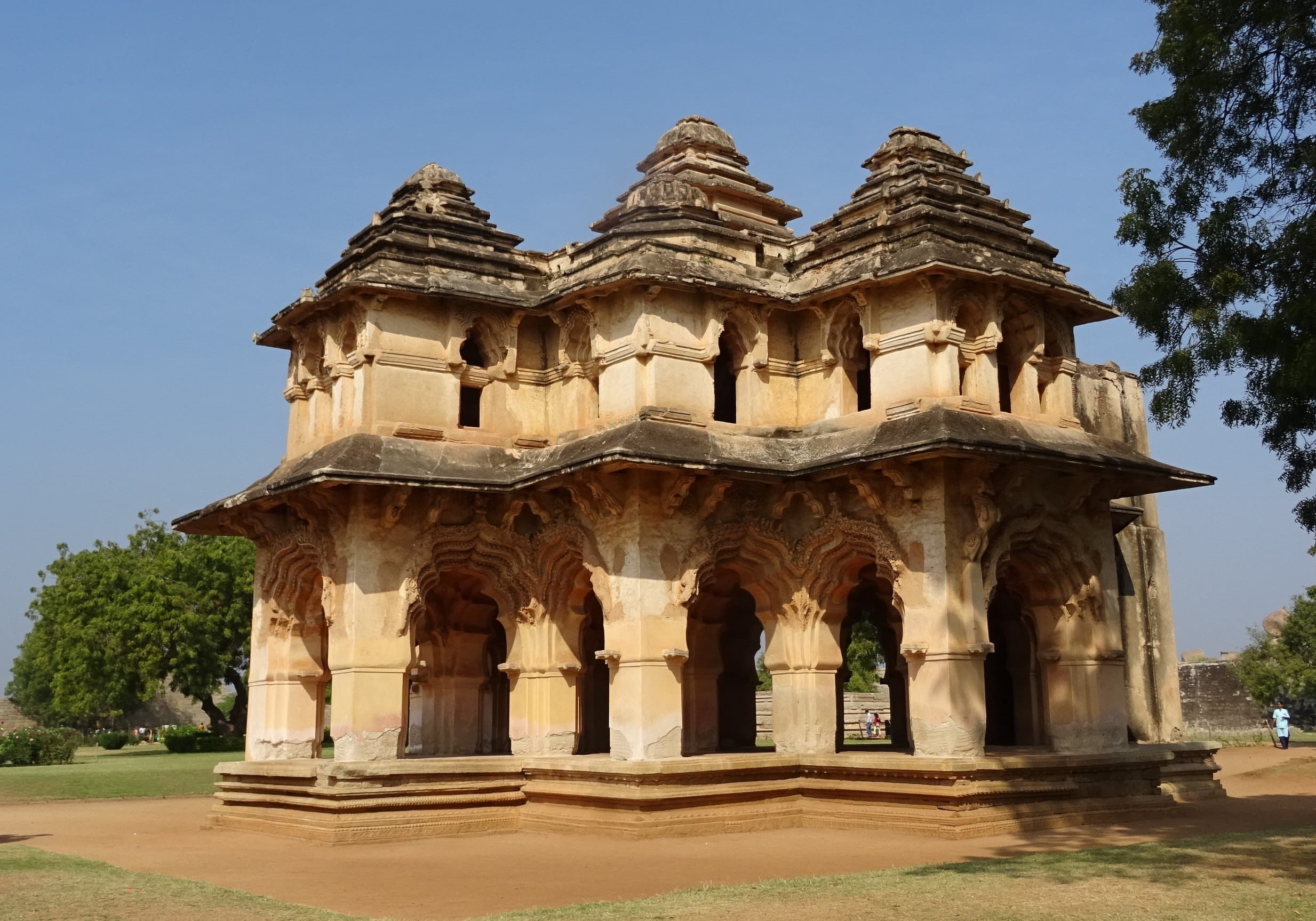 sunlight, 1080P, place of worship, travel, heritage, day, low angle view, indian, the past, clear sky, Zenana, nature, temple, vijayanagar, karnataka, HD Wallpaper