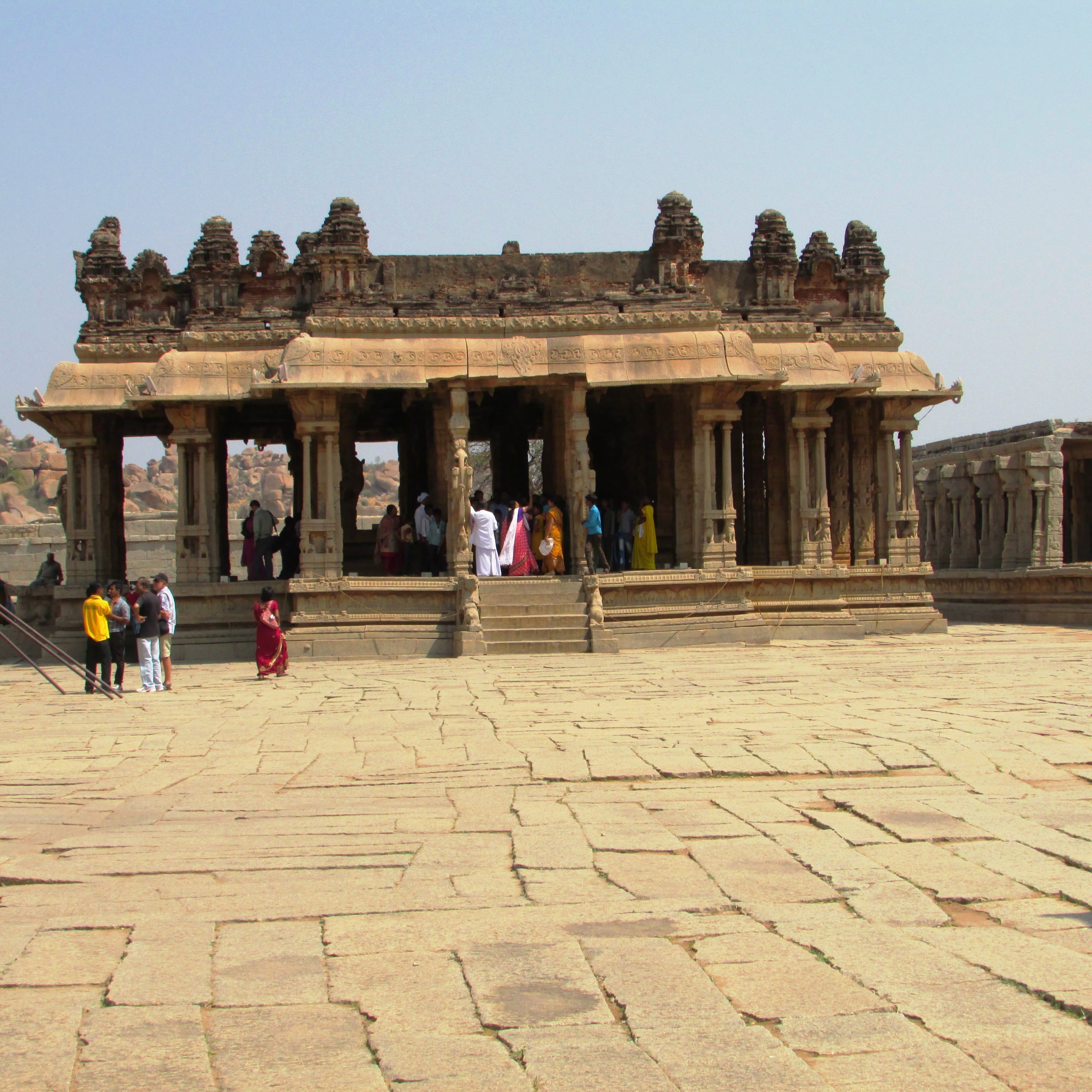 tourist, lifestyles, structure, ancient civilization, hampi, hinduism, architectural column, the past, travel Destinations, culture, old, india, architecture, Phone HD Wallpaper