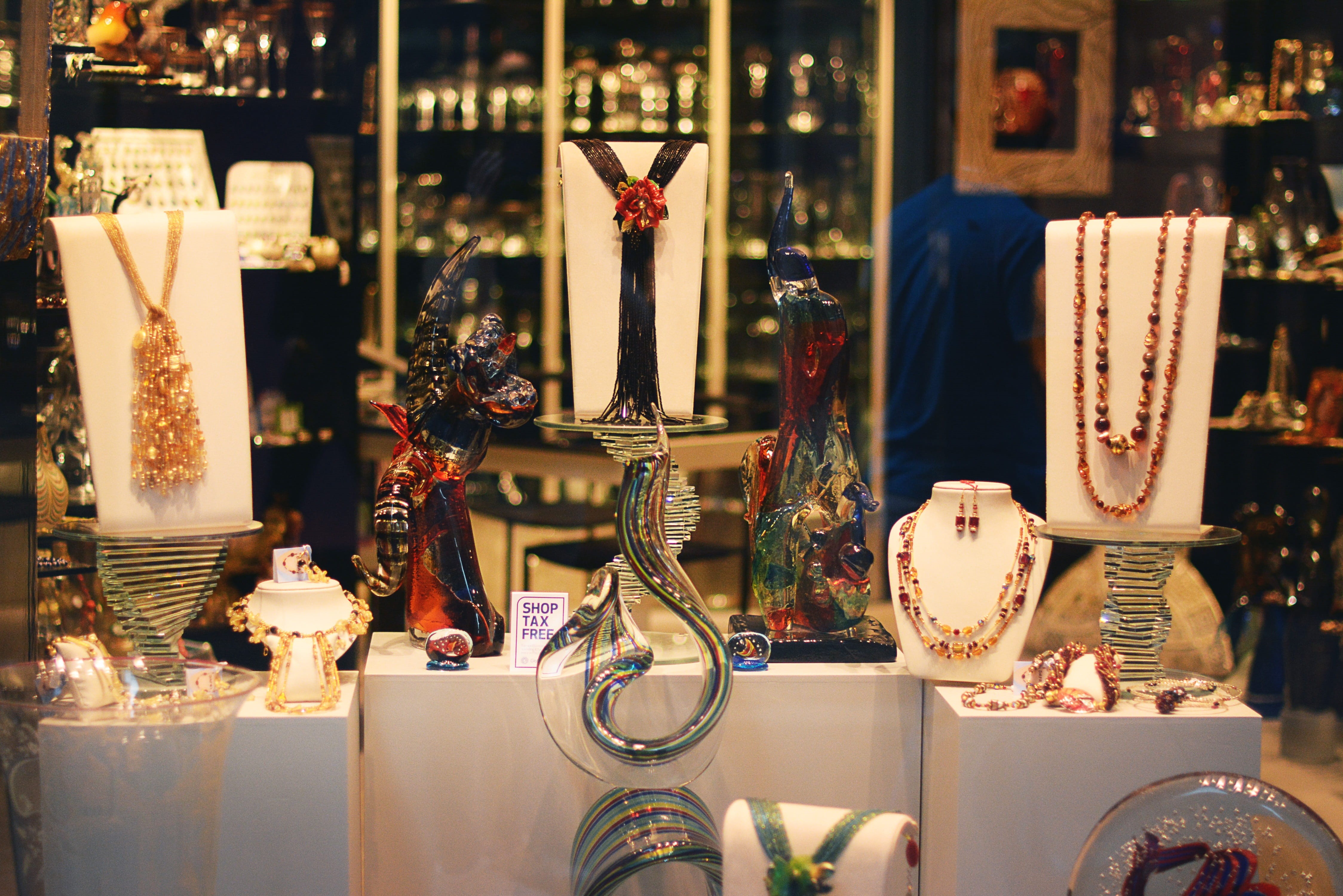 bottle, focus on foreground, expensive, variation, large group of objects, alcohol, retail, sale, elegance, shopping, abundance, jewelry, Glass, market stall, HD Wallpaper
