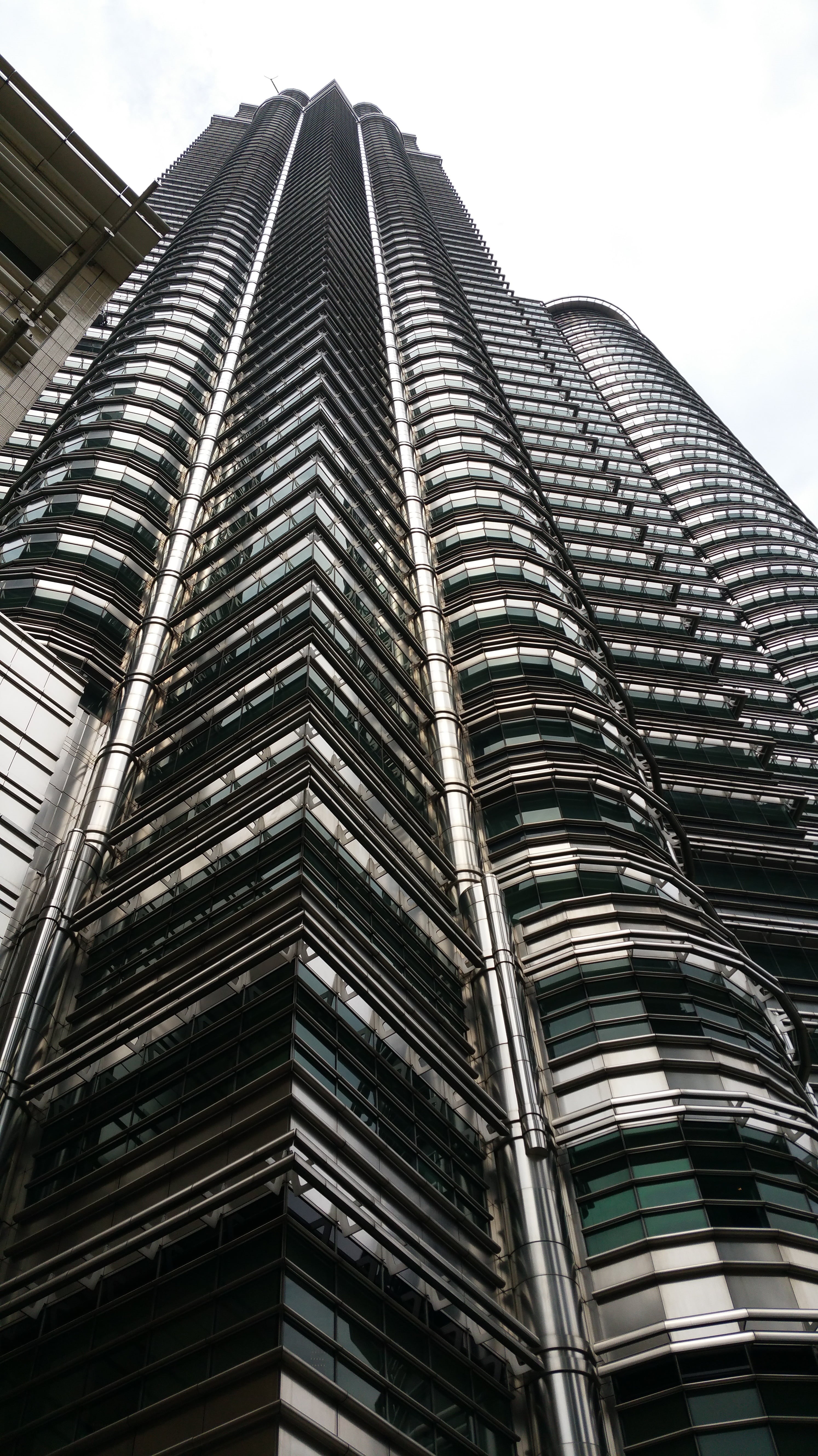 day, tall - high, silver, pattern, architecture, tower, office building exterior, apartment, no people, nature, built structure, kong kuala, reflection, Phone HD Wallpaper