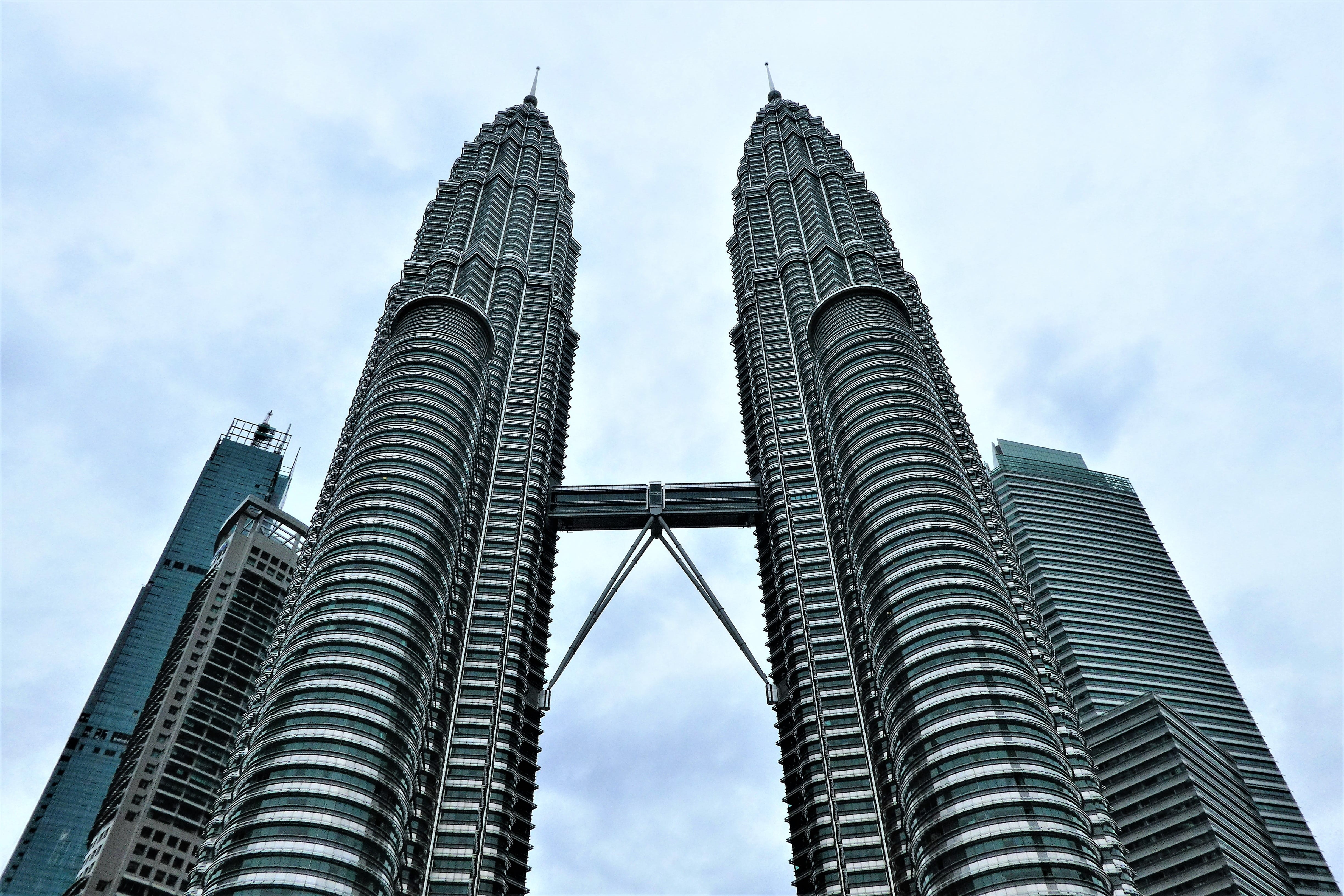 travel destinations, sky, no people, city, tall - high, skyscraper, outdoors, spire, built structure, building, kong kuala, towers, office building exterior, HD Wallpaper