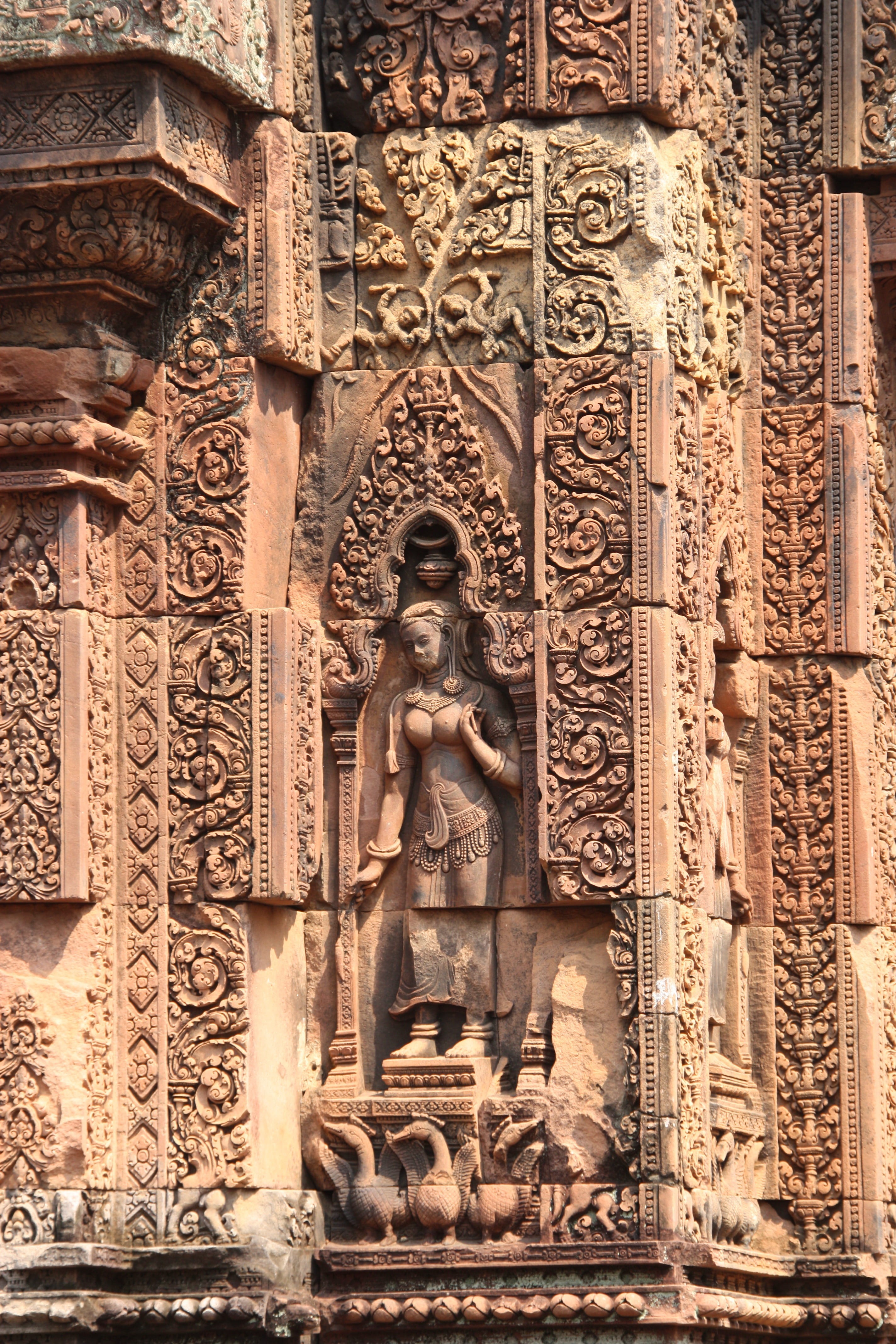 carving, place of worship, angkor wat, sculpture, stonemasonry, travel destinations, southeast, religion, temple, craft, pillar, 4K, banteay srei, architectural column, Phone HD Wallpaper