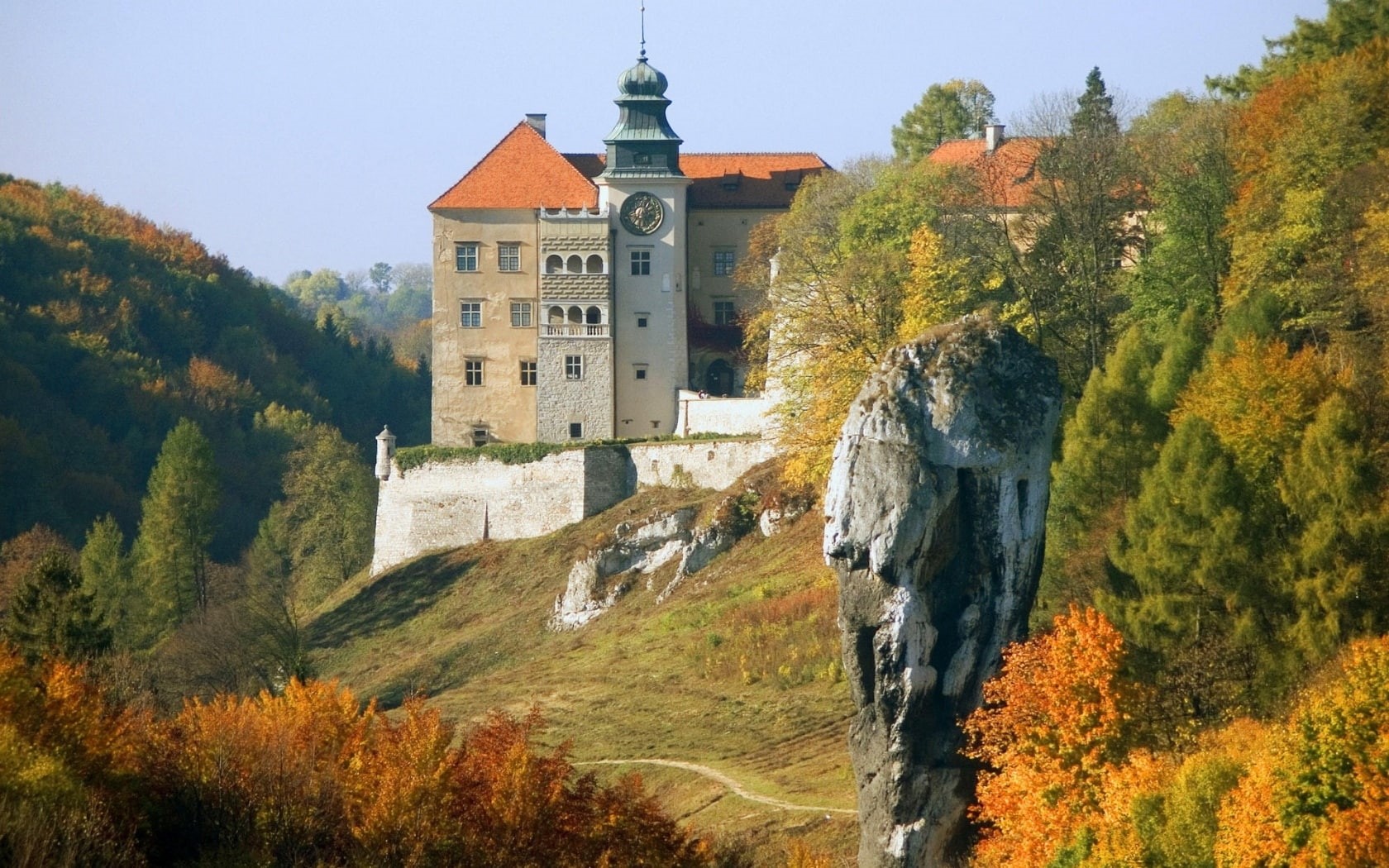 tree, castle, outdoors, building exterior, nature, beauty in nature, built structure, sky, Poland, plant, travel destinations, place of worship, 720P, HD Wallpaper