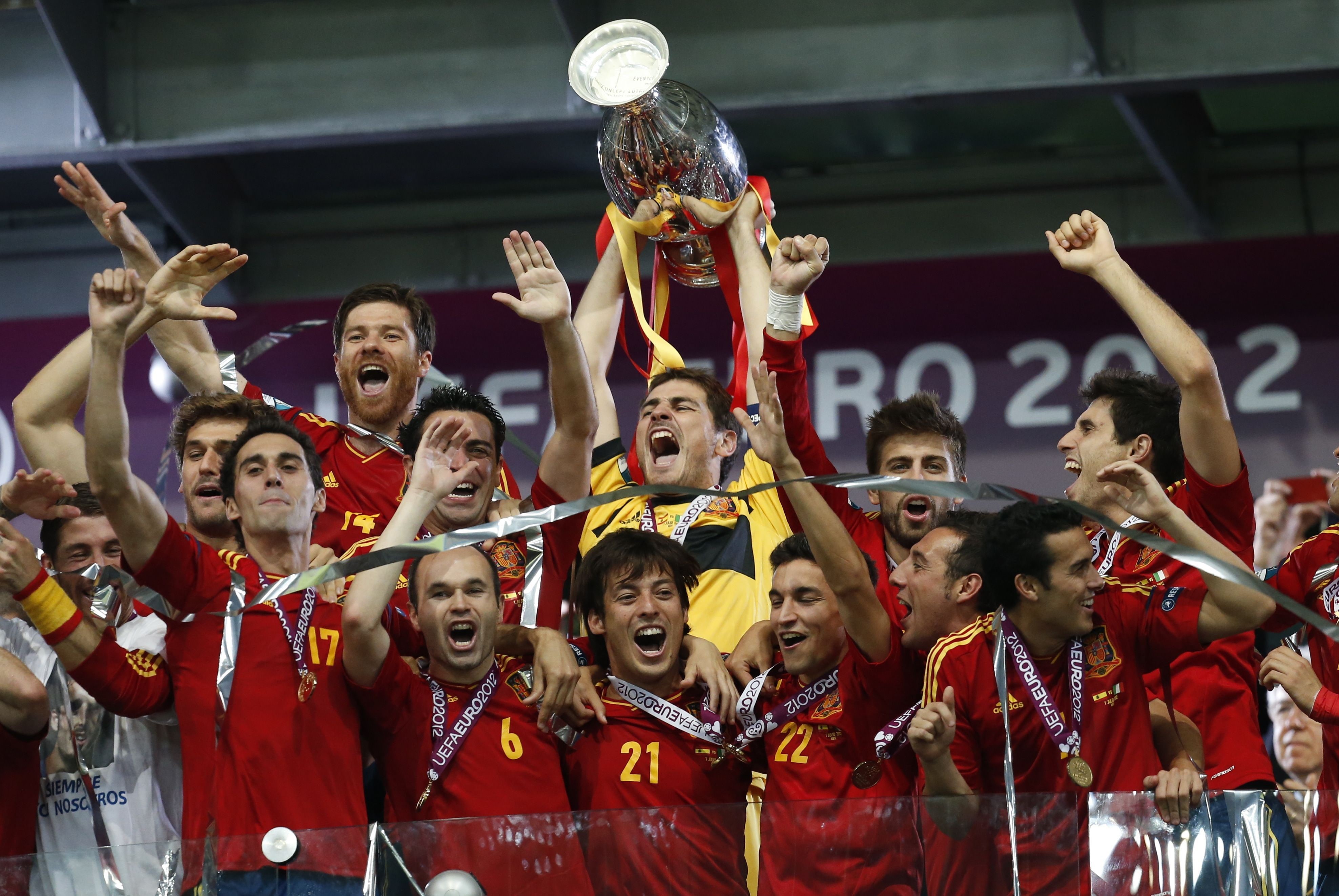 Alonso, Cup, Spain vs Italy, football, championship, medals, Stung, invincible, Martinez, Arbeloa, 4K, Casillas, Red Fury, sport, Iniesta, Silva, La Furia Roja, HD Wallpaper