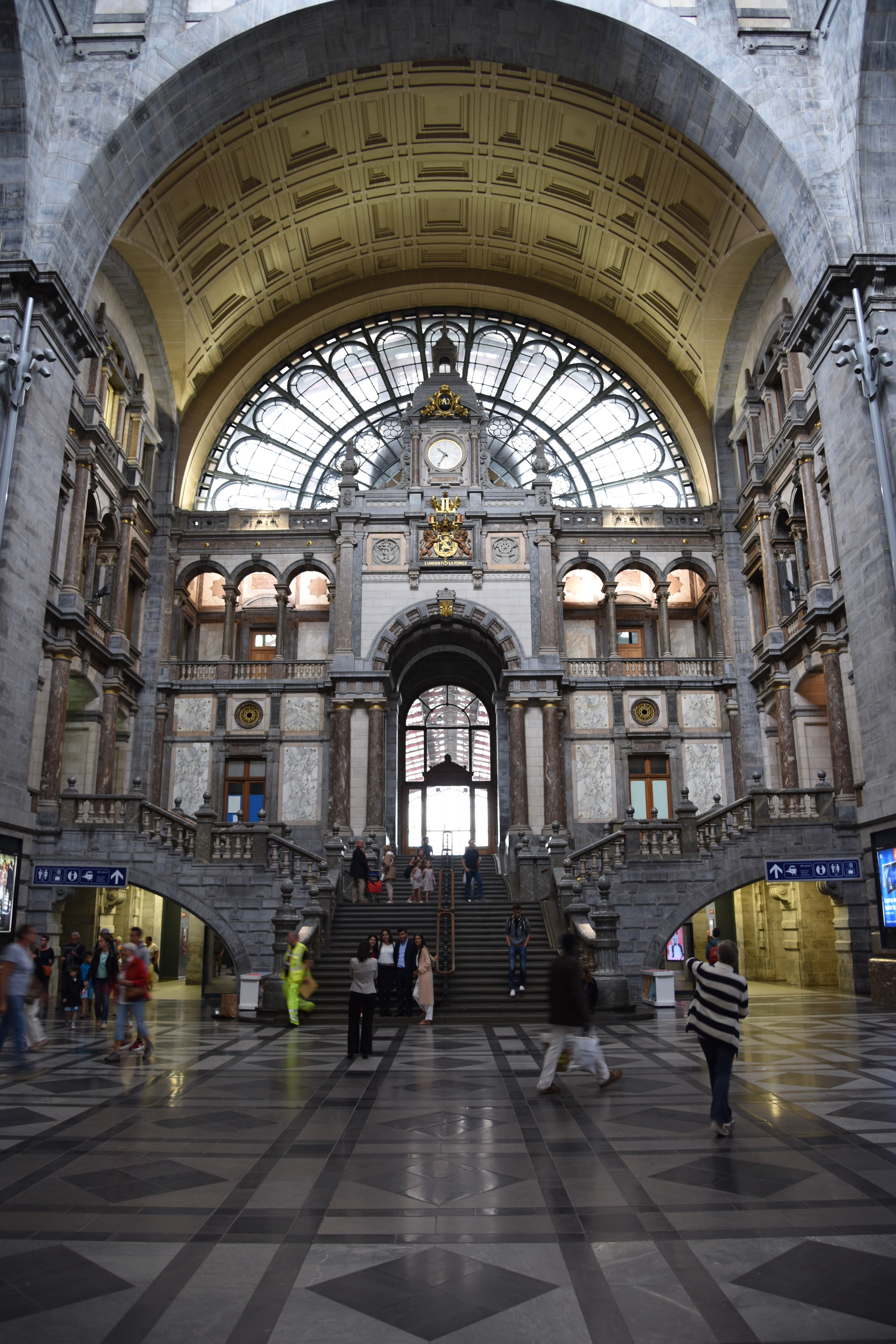 travel, station, large group of people, central station, group of people, lifestyles, antwerpen centraal, flooring, ceiling, arch, people, building, city, Phone HD Wallpaper