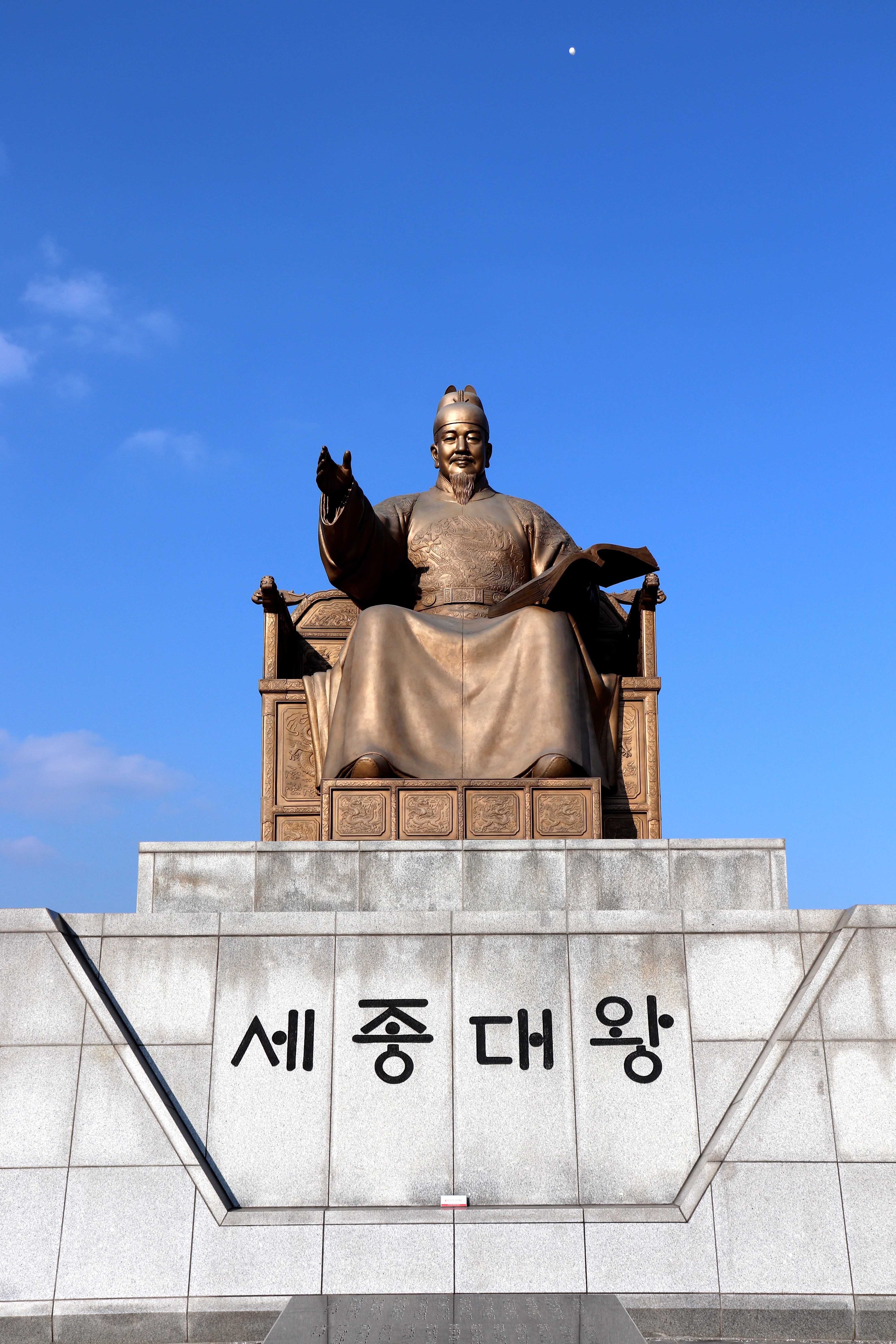 structure, gwanghwamun, 5K, sculpture, king sejong the great statue, built structure, symbol, religion, human representation, spirituality, statue, day, Phone HD Wallpaper