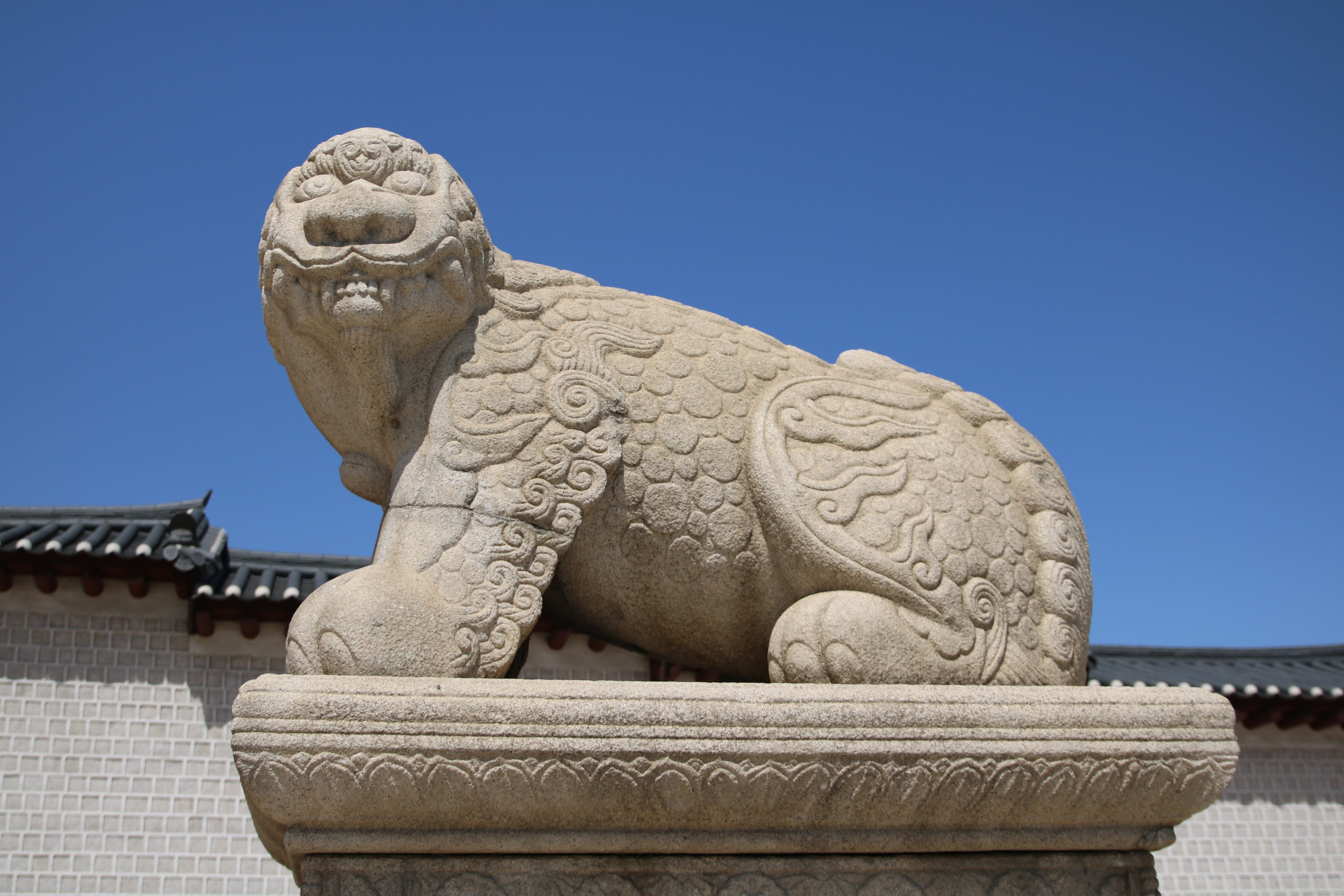 gargoyle, traditional, lion - feline, sky, building exterior, 5K, art and craft, stone material, republic of korea, no people, outdoors, seoul, clear sky, HD Wallpaper