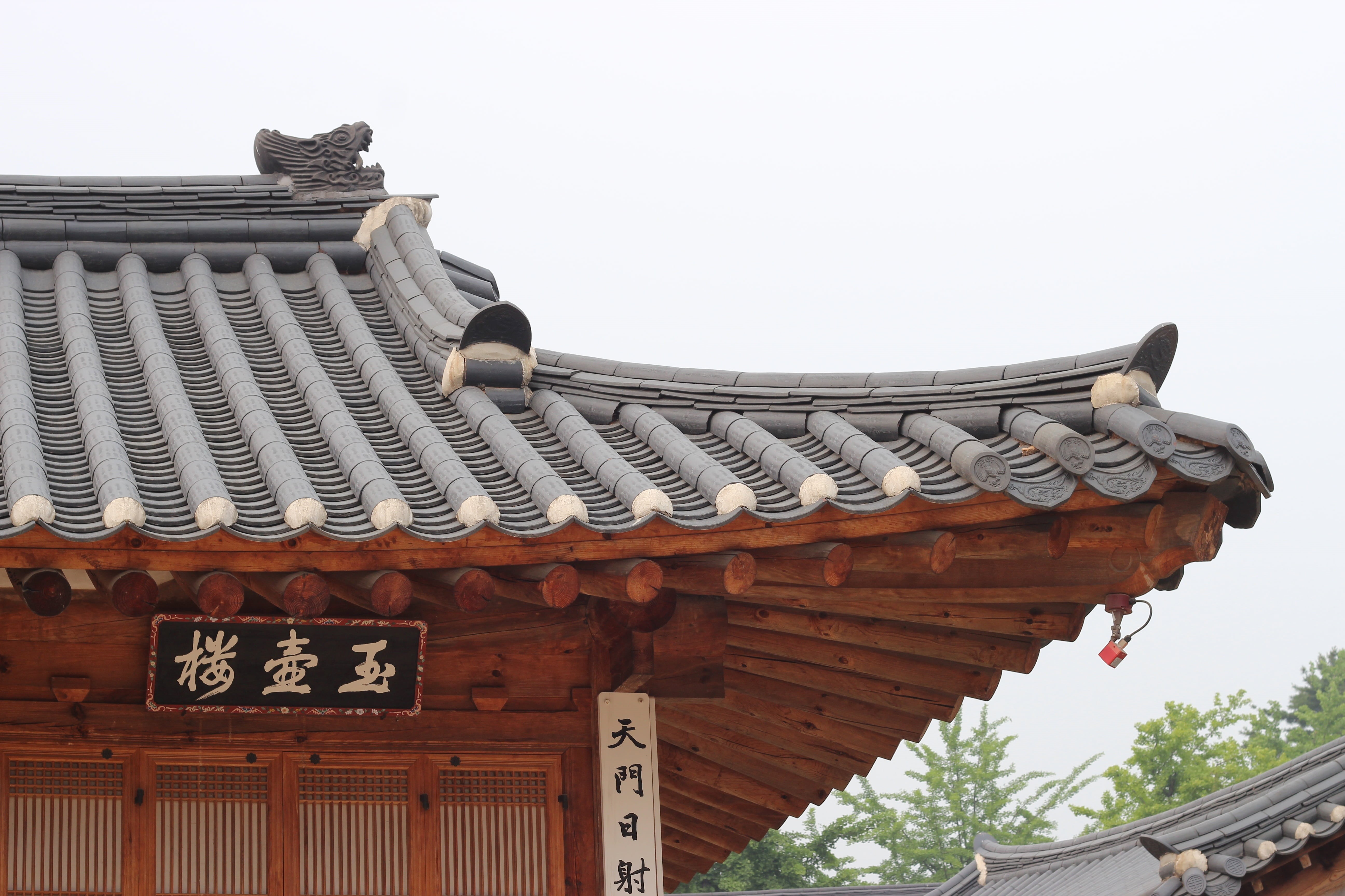 building exterior, forbidden city, day, gyeongbok palace, history, architecture, eaves, roof tile, outdoors, house, religion, construction, building, roof, HD Wallpaper