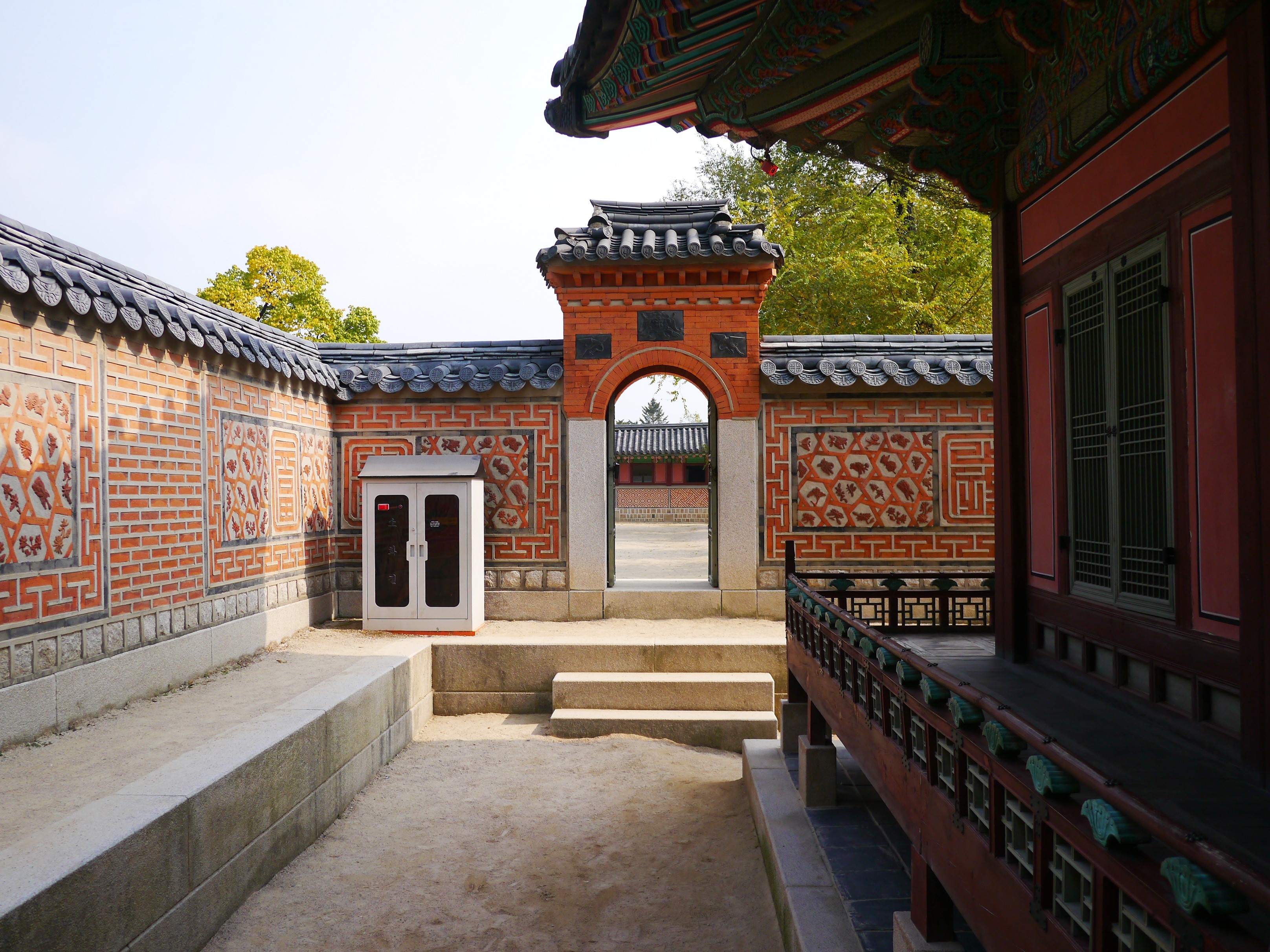 2K, republic of korea, gate, roof tile, nature, cultural property, construction, architecture, no people, korea culture, railing, door, tourist destination, HD Wallpaper