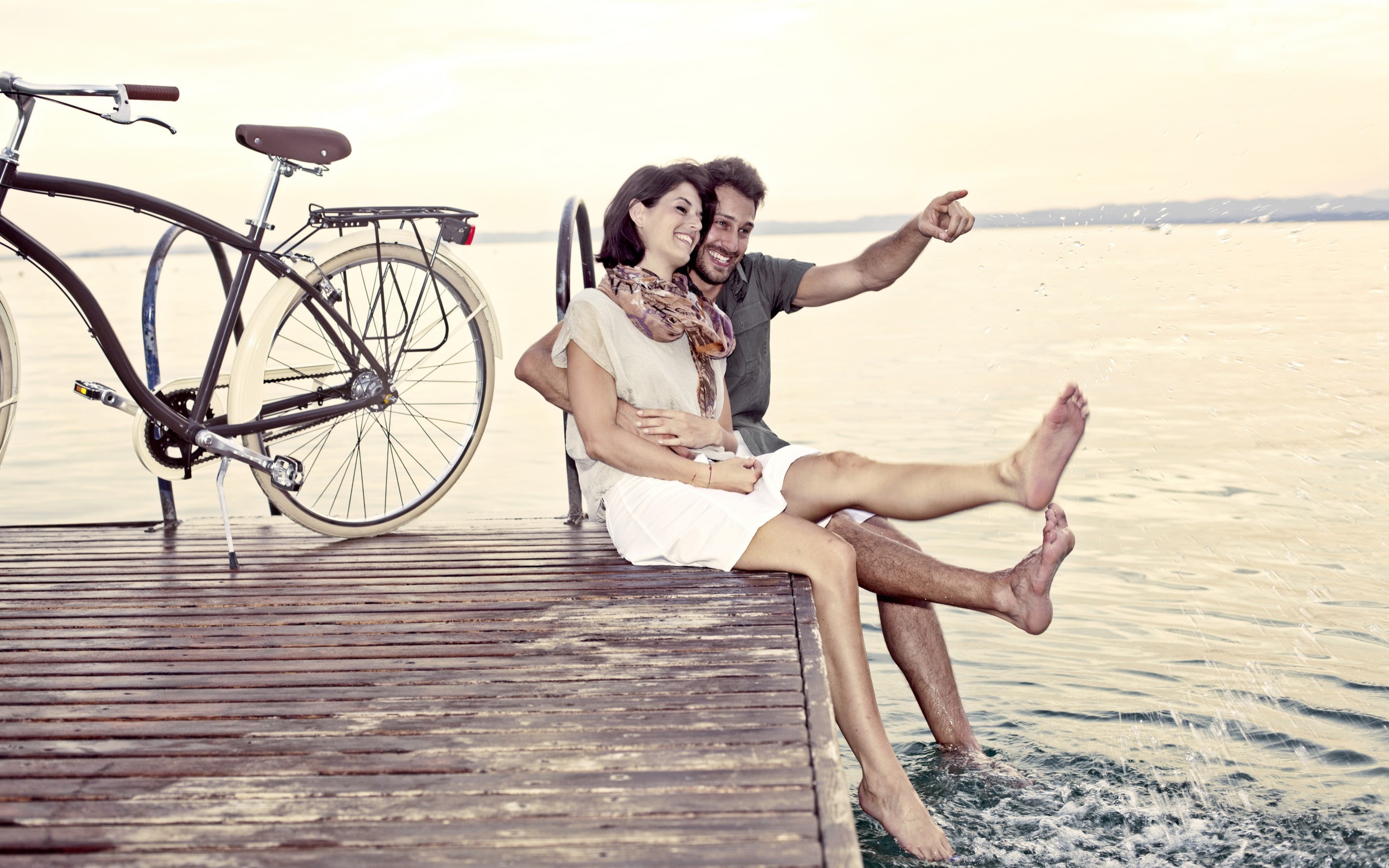 relationship, couple, 2K, sun, Happy, red, silhouette, city, Love, beside, sitting, bike, HD Wallpaper