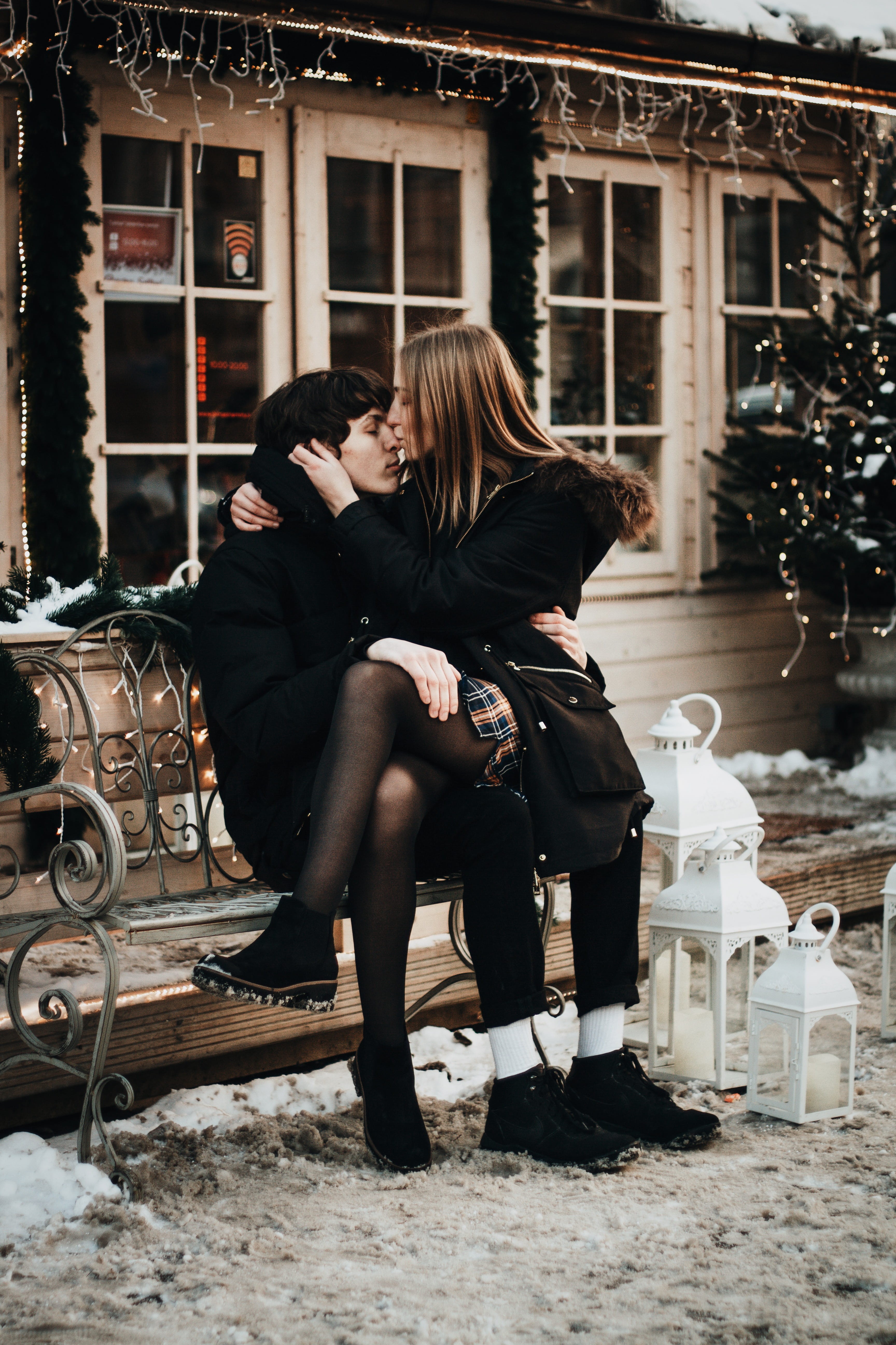 winter, s, real people, leisure activity, forehead, full length, togetherness, couple - relationship, positive emotion, love, sitting, woman, 5K, warm clothing, Phone HD Wallpaper
