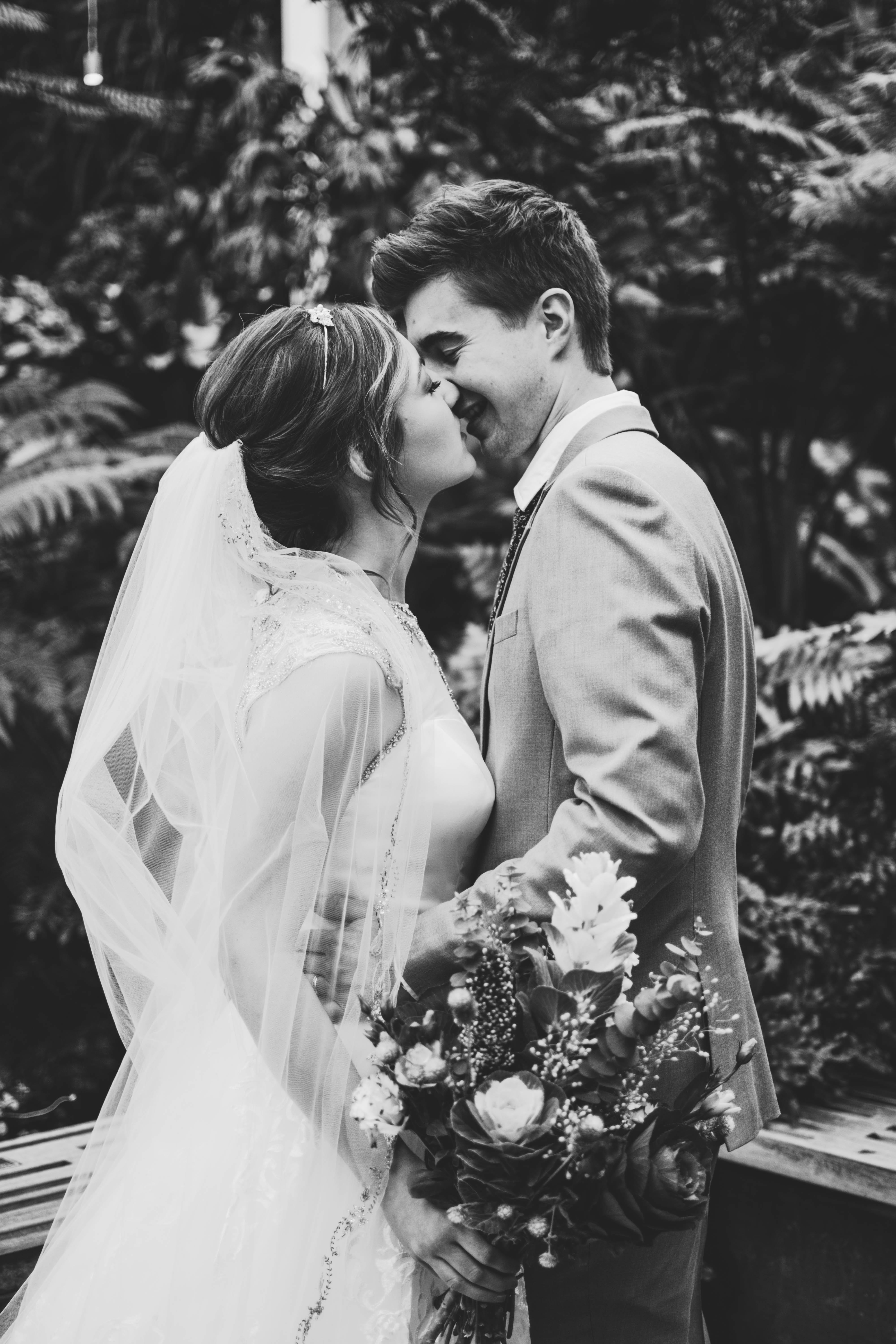 heterosexual couple, couple - relationship, positive emotion, wedding, men, two people, adult, young adult, wedding ceremony, love, bonding, woman, male, Phone HD Wallpaper