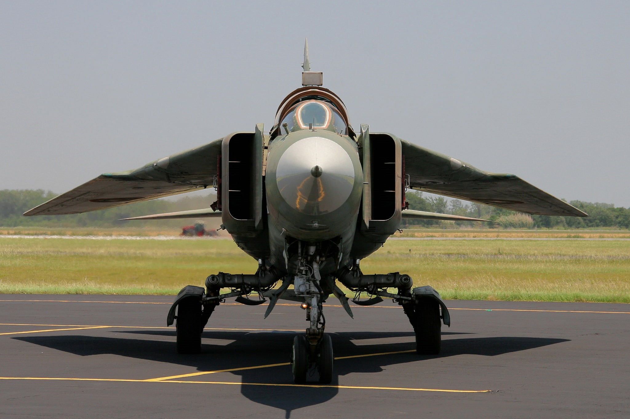 multipurpose, The MiG-23, Soviet, the airfield, bomber, fighter, 1080P, HD Wallpaper