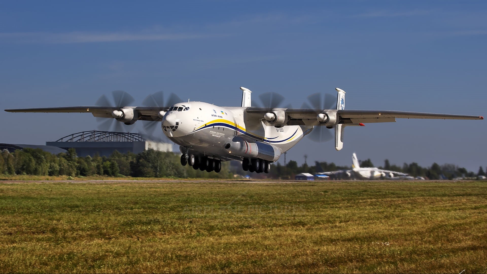 heavy, An-22, landing, Antonov, Antey, the plane, transport, the airfield, Ukraine, 1080P, HD Wallpaper