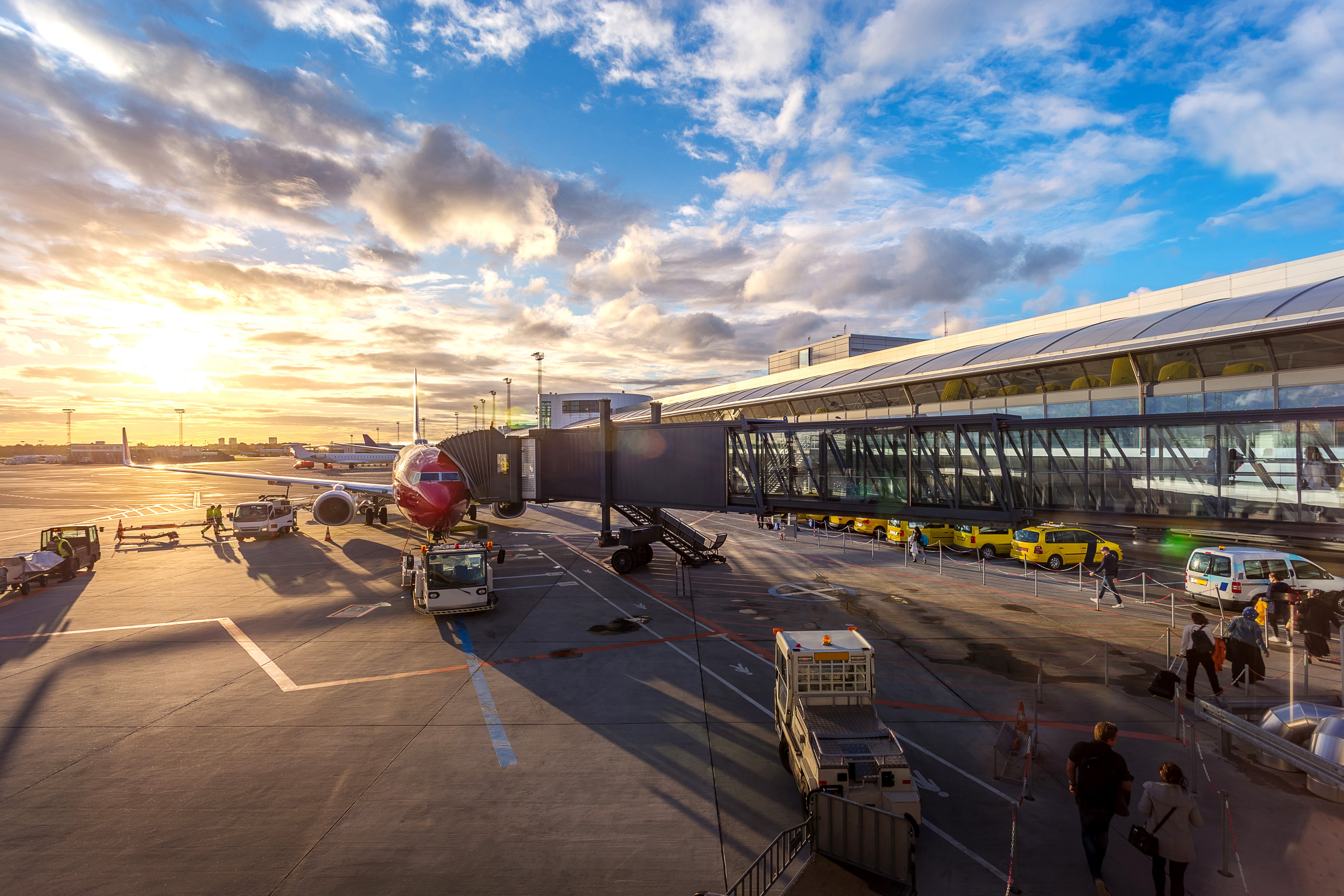 travel, mode of transportation, red, nature, outdoors, sky, sun, 5K, sunlight, sunset, aircraft, airport runway, built structure, vehicle, airport, plane, HD Wallpaper