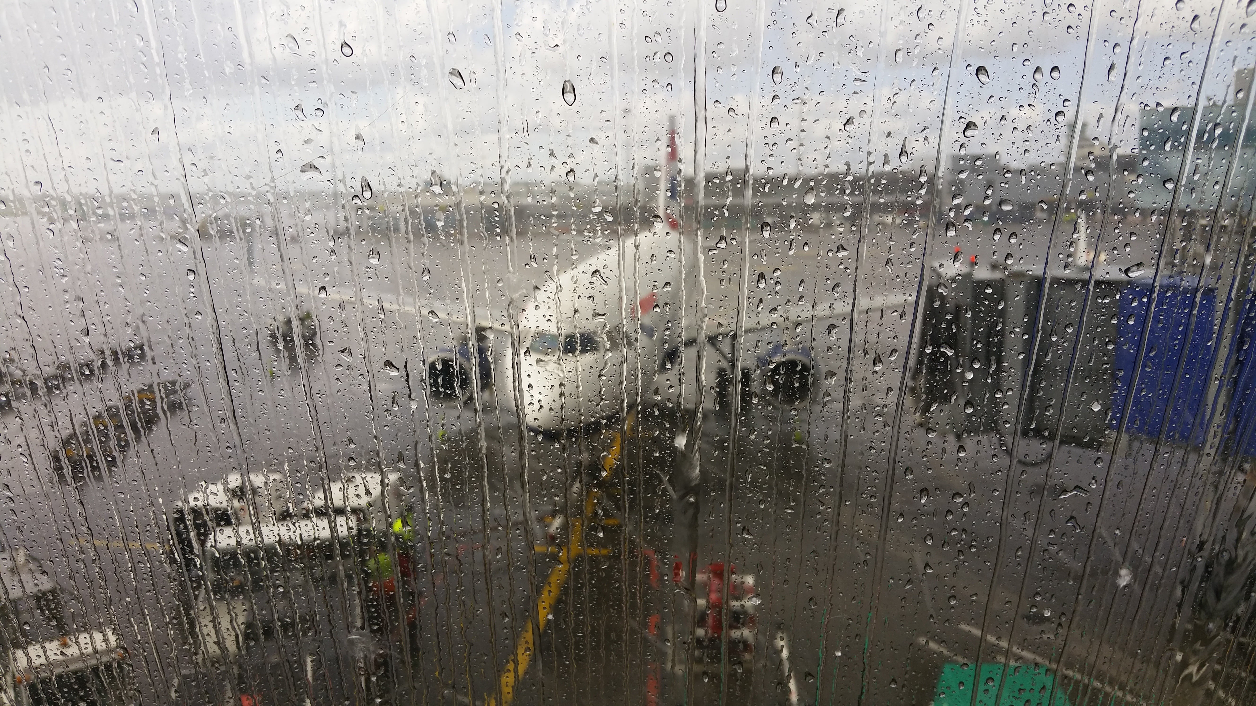 mode of transportation, full frame, city, airport, day, 5K, raindrop, transparent, rainy season, no people, terminal, transportation, built structure, HD Wallpaper