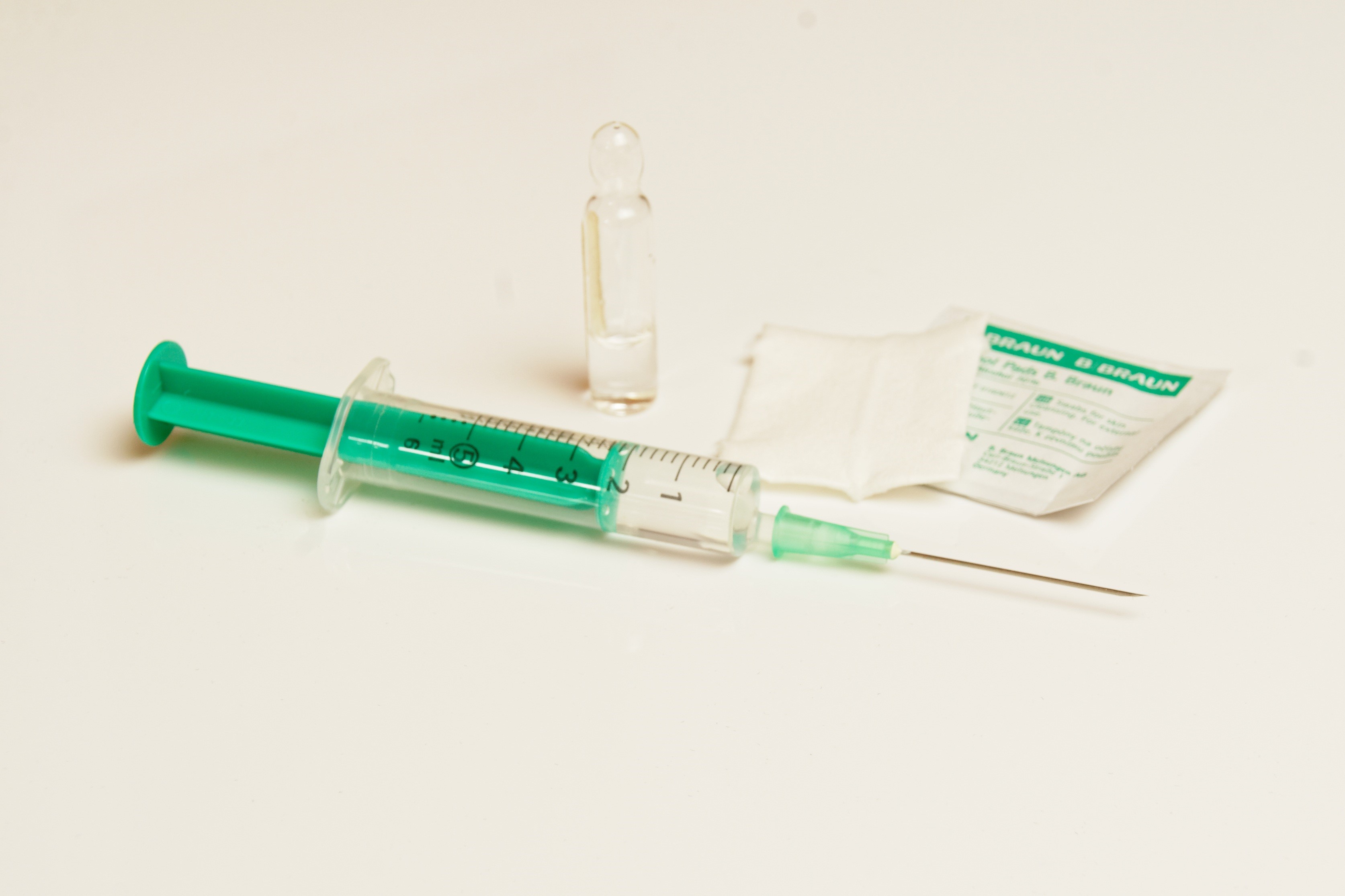 care, medical supplies, healthcare And Medicine, 2K, disposable syringe, medical, white background, fiole, green color, glass, studio shot, vaccination, HD Wallpaper