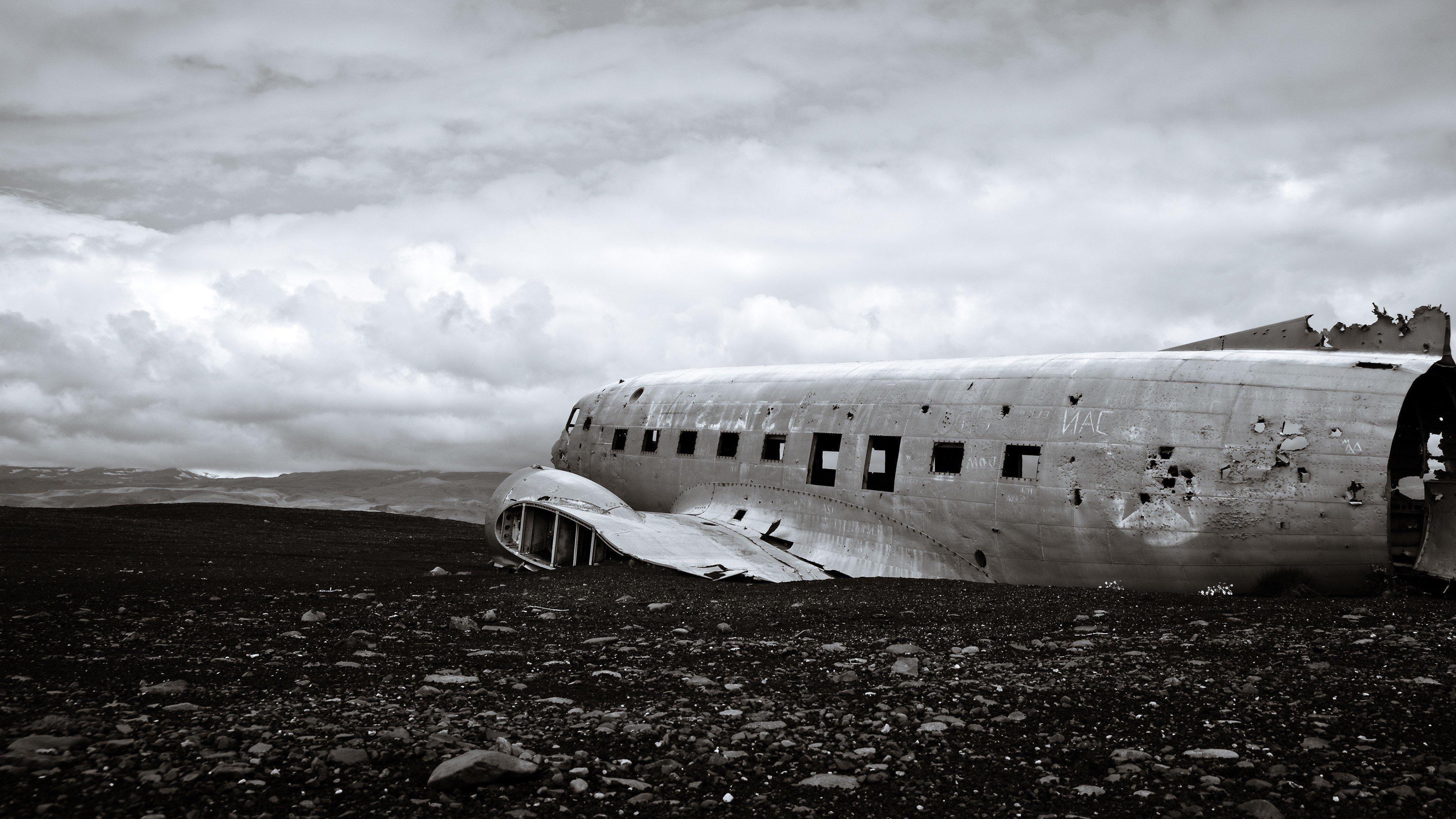 transportation, plane, beach, cloud - sky, damaged, mode of transportation, run-down, no people, sky, aerospace industry, outdoors, monochrome photography, HD Wallpaper