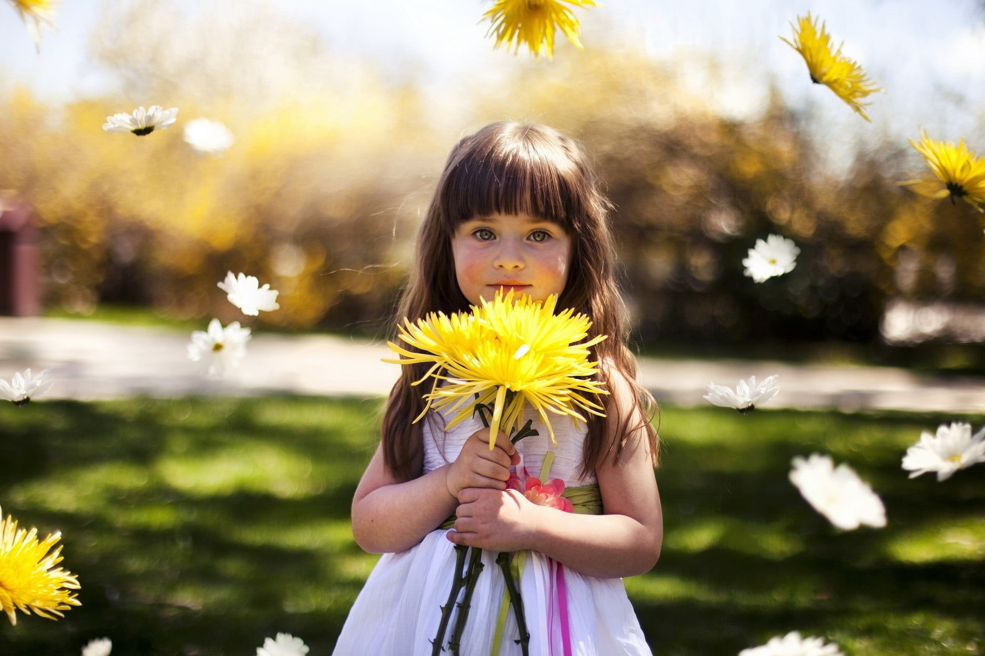 bokeh, plant, girls, leaf, sleeveless, season, dress, hairstyle, cheerful, females, flower, vulnerability, one Person, women, nature, people, springtime, HD Wallpaper