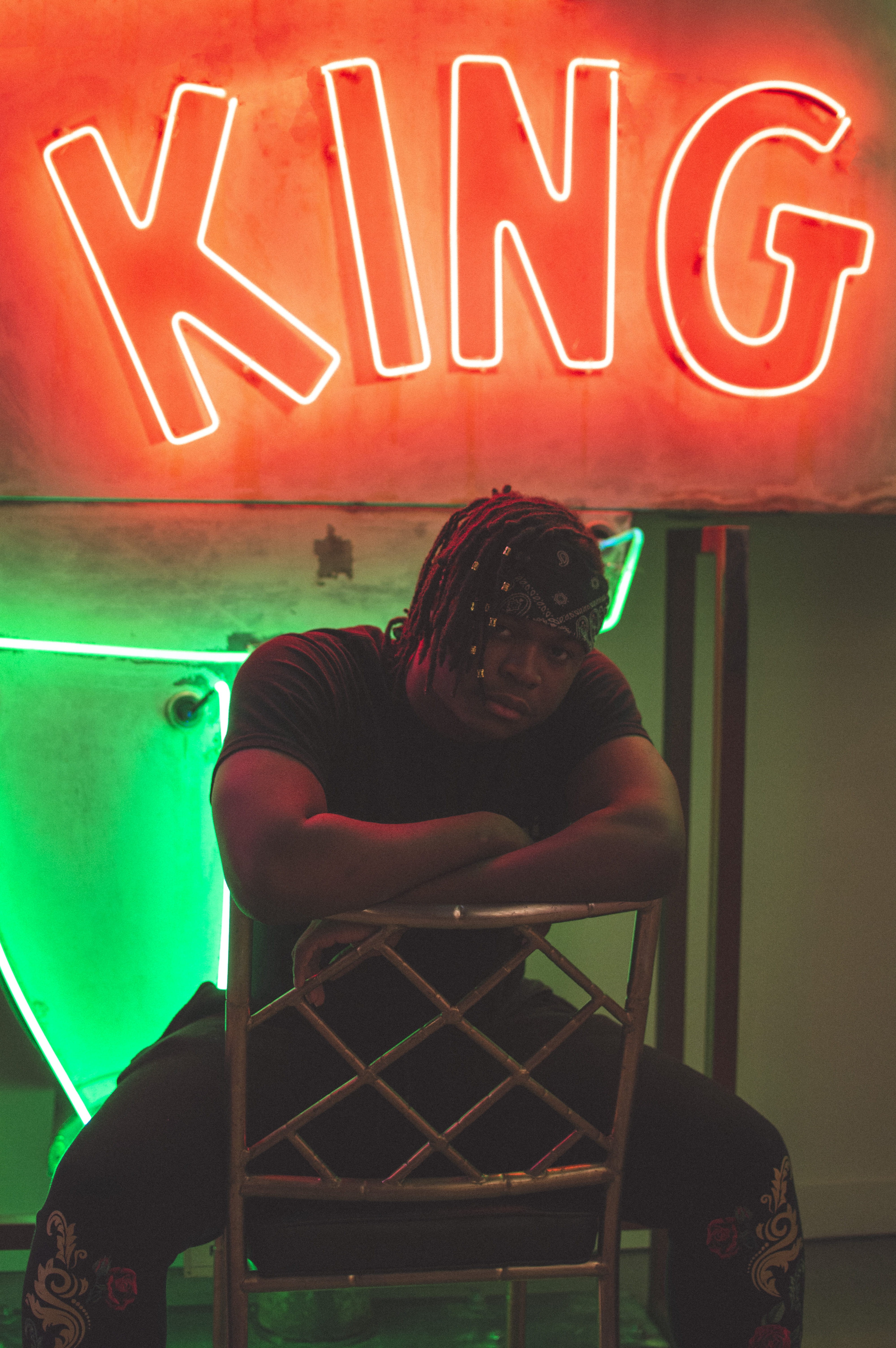 aggression, western script, celebration, hairstyle, casual clothing, sitting, communication, musician, chair, lifestyles, text, real people, sit, neon lights, Phone HD Wallpaper