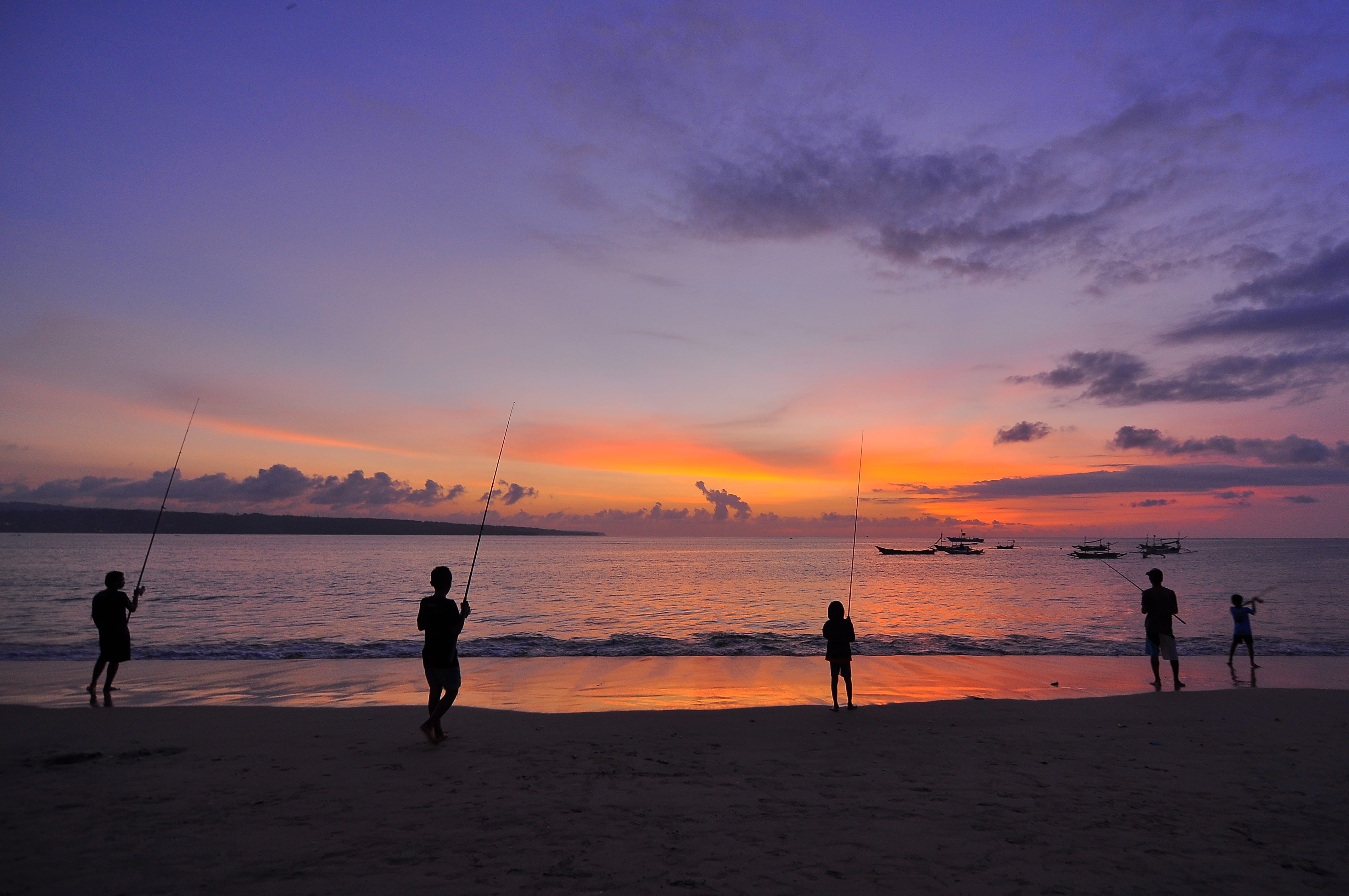 4K, sky, orange color, people, water, sea, ocean, seashore, horizon over water, scenics - nature, men, silhouette, nature, beauty in nature, real people, HD Wallpaper