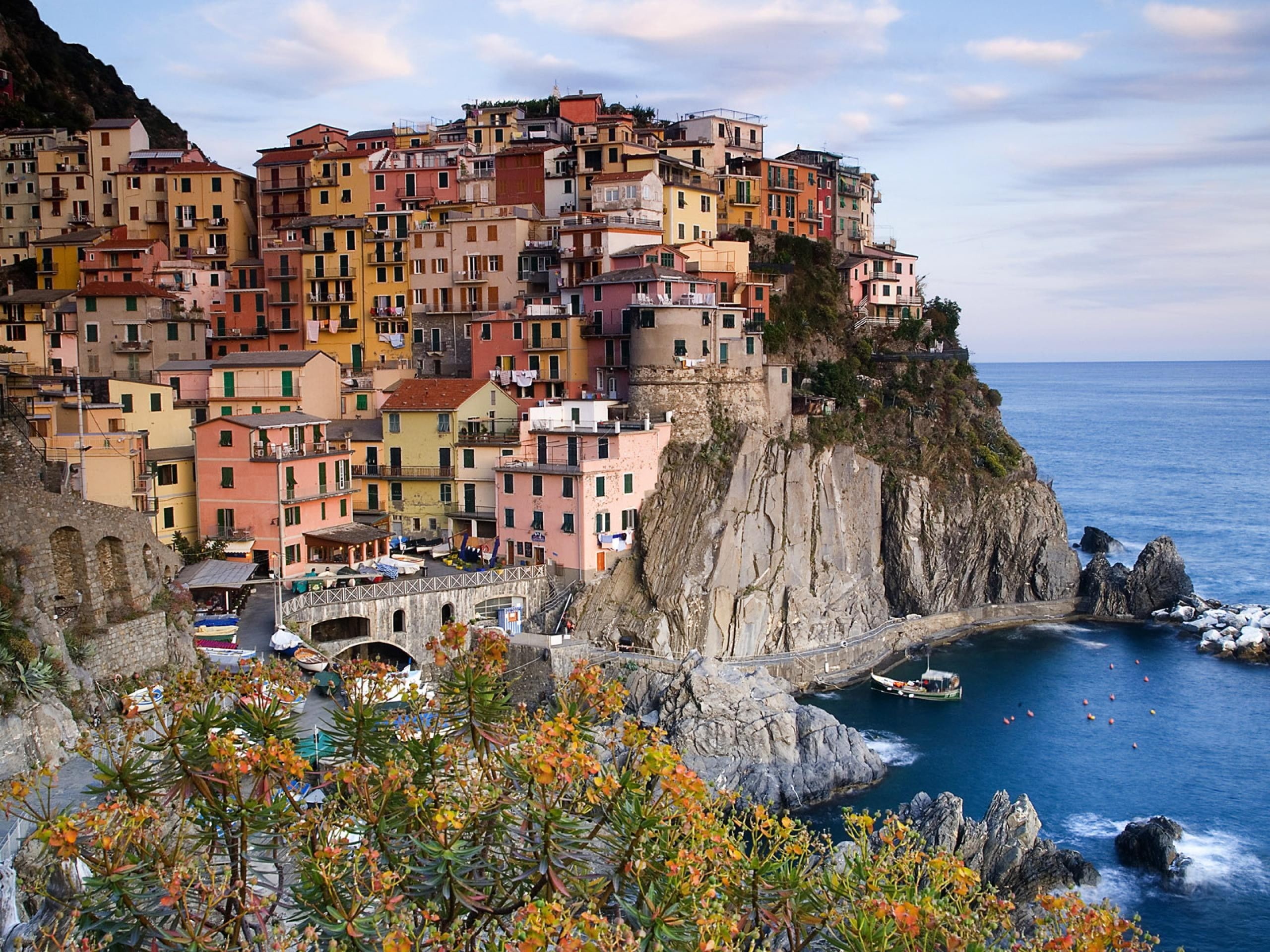 building exterior, Cinque Terre, Italy, Manarola, cloud - sky, rock, building, townscape, land, day, no people, house, water, outdoors, 2K, rock - object, HD Wallpaper