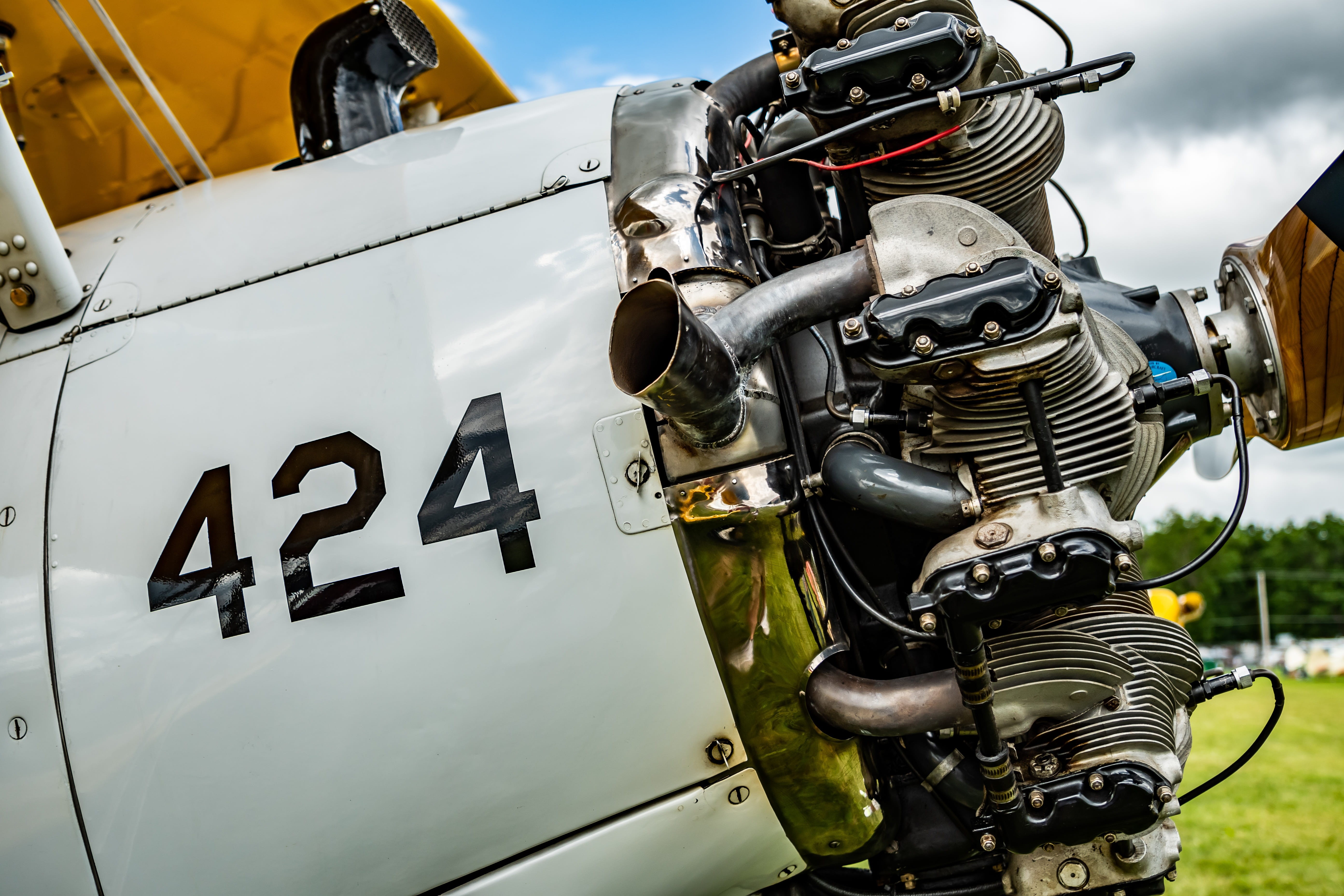 cloud - sky, transportation, communication, vintage, retro, focus on foreground, outdoors, aeroplane, engine, stationary, old, low angle view, land vehicle, HD Wallpaper