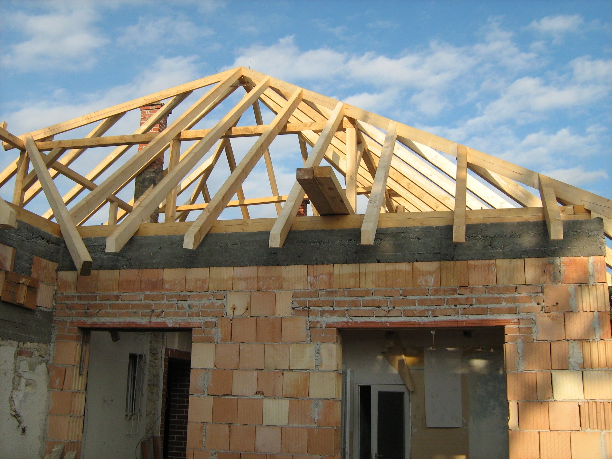 architecture, carpenter, built Structure, nature, 2K, home Ownership, residential Building, old, wood - Material, day, low angle view, no people, roof Beam, HD Wallpaper