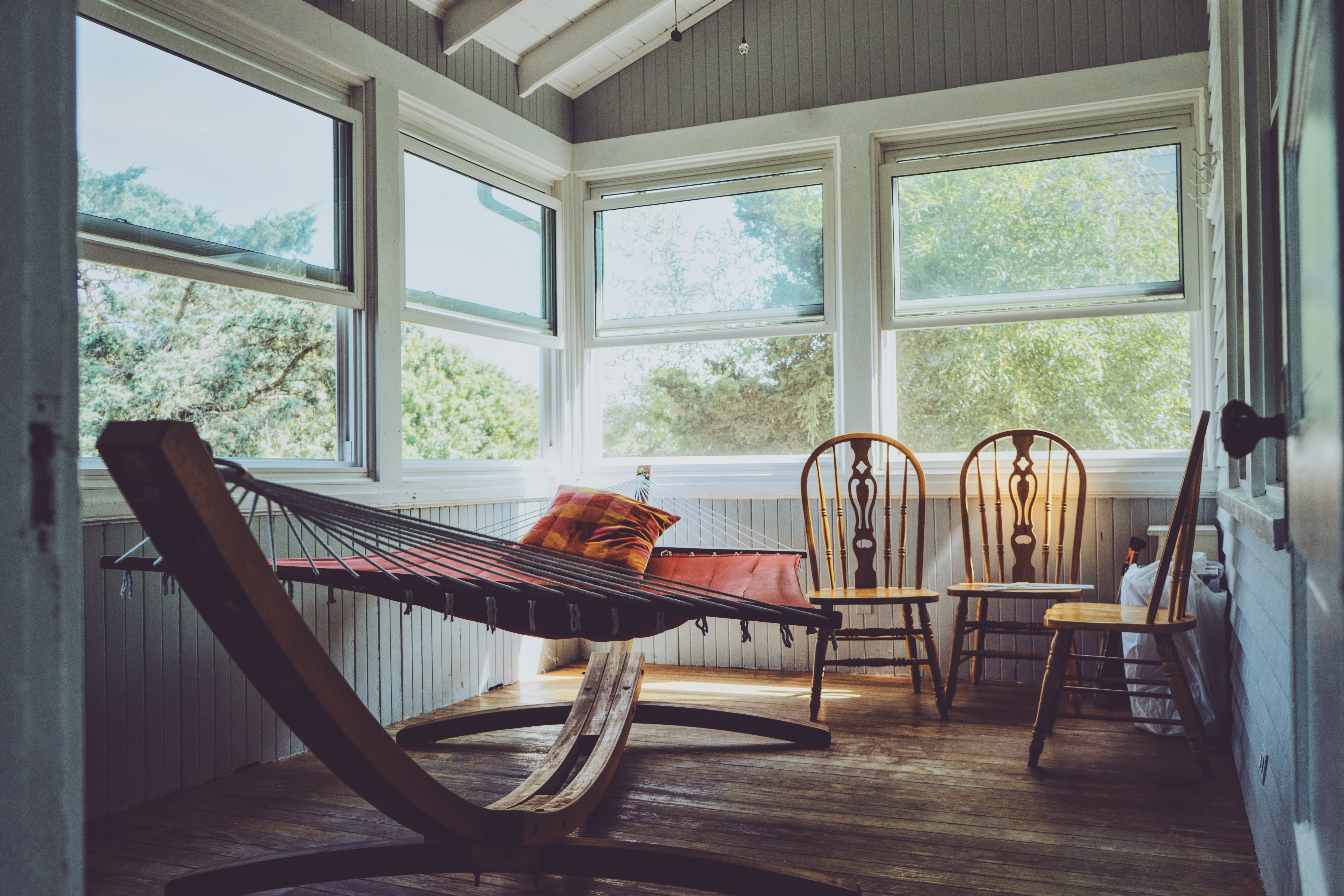 rest, house, empty, seat, living room, photography, cabin, day, decor, table, window, chairs, wood - material, hammock, three, framed, relax, wooden, brown, HD Wallpaper