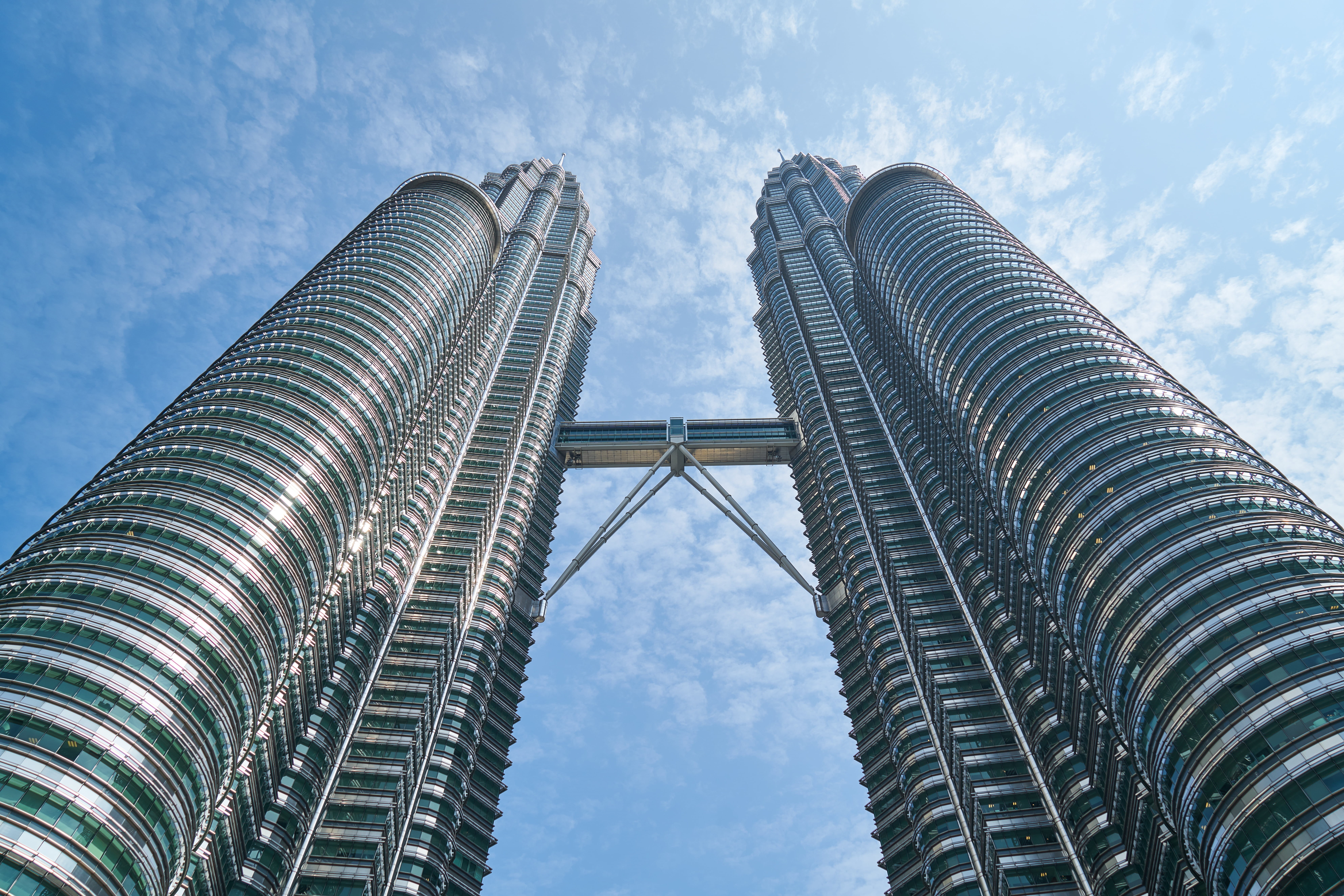 building exterior, contemporary, building, sky, blue, kuala lumpur, buildings, landmark, window, office building exterior, directly below, cloud - sky, HD Wallpaper