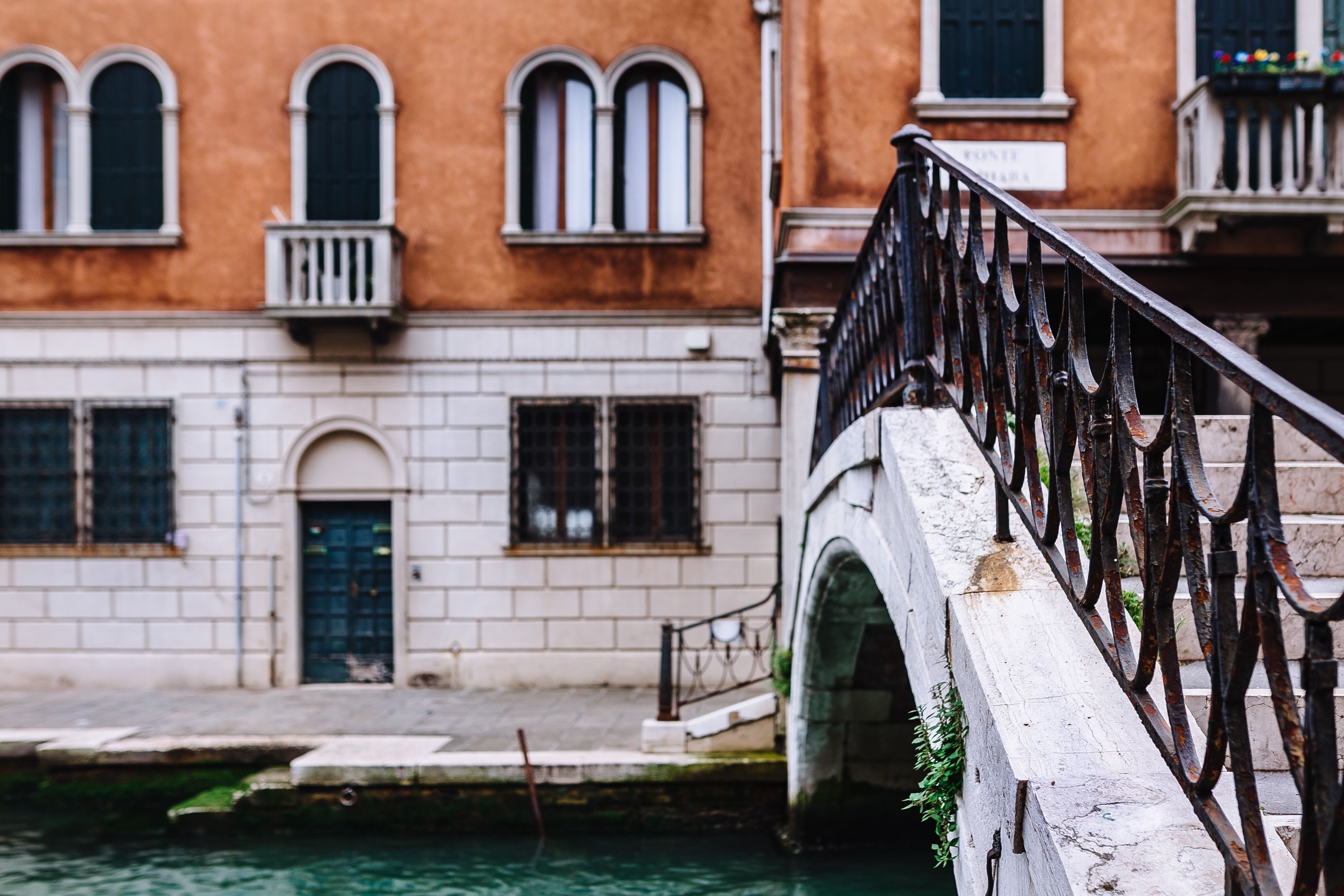 railing, no people, canal, city, waterscape, 2K, houses, travel, architecture, bridge, river, arch, venezia, beautiful, residential district, vacations, HD Wallpaper