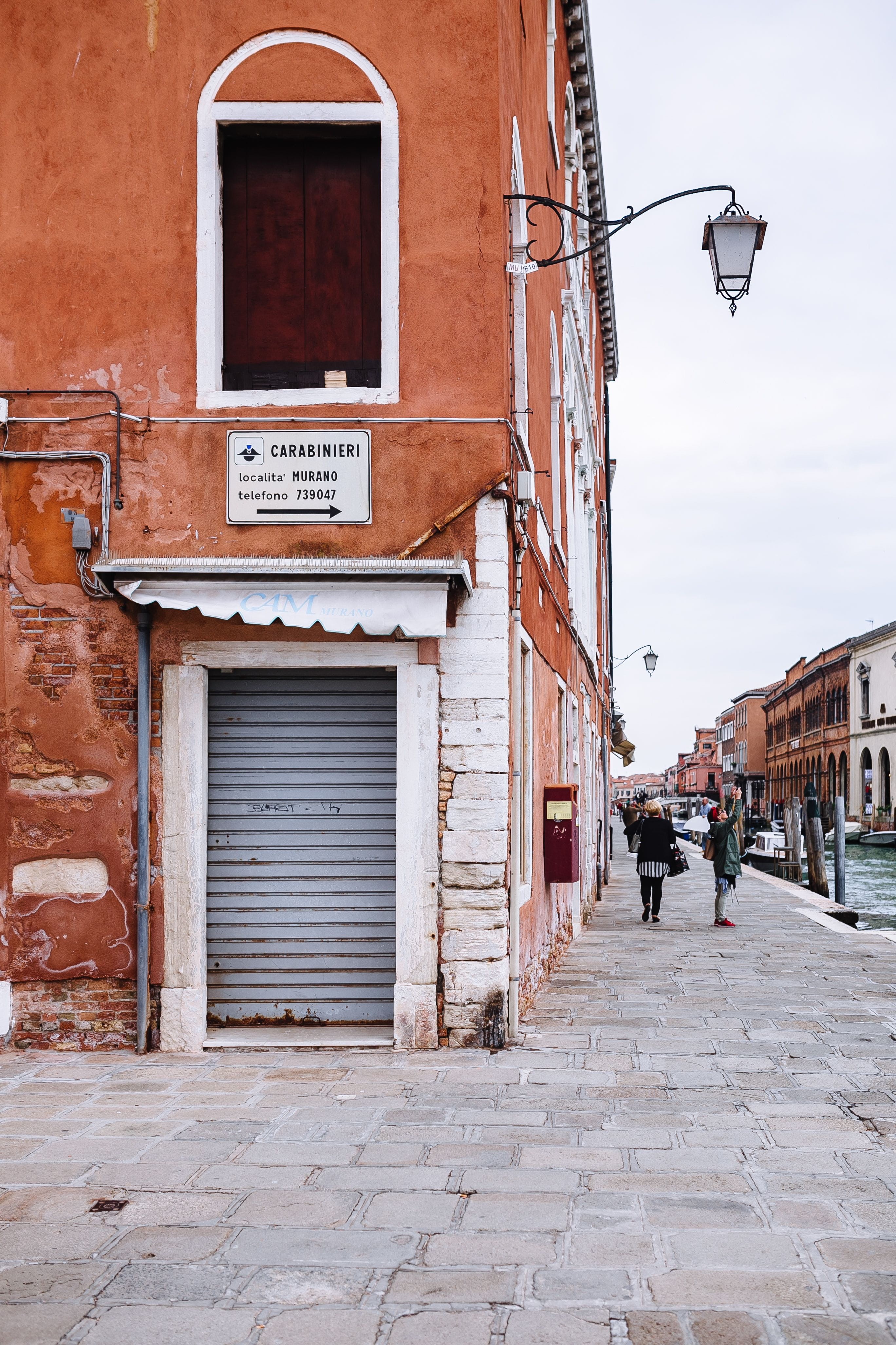 city, Italy, group of people, tourism, incidental people, river, veneto, lifestyles, built Structure, houses, outdoors, cultures, italian, building, colorful, Phone HD Wallpaper