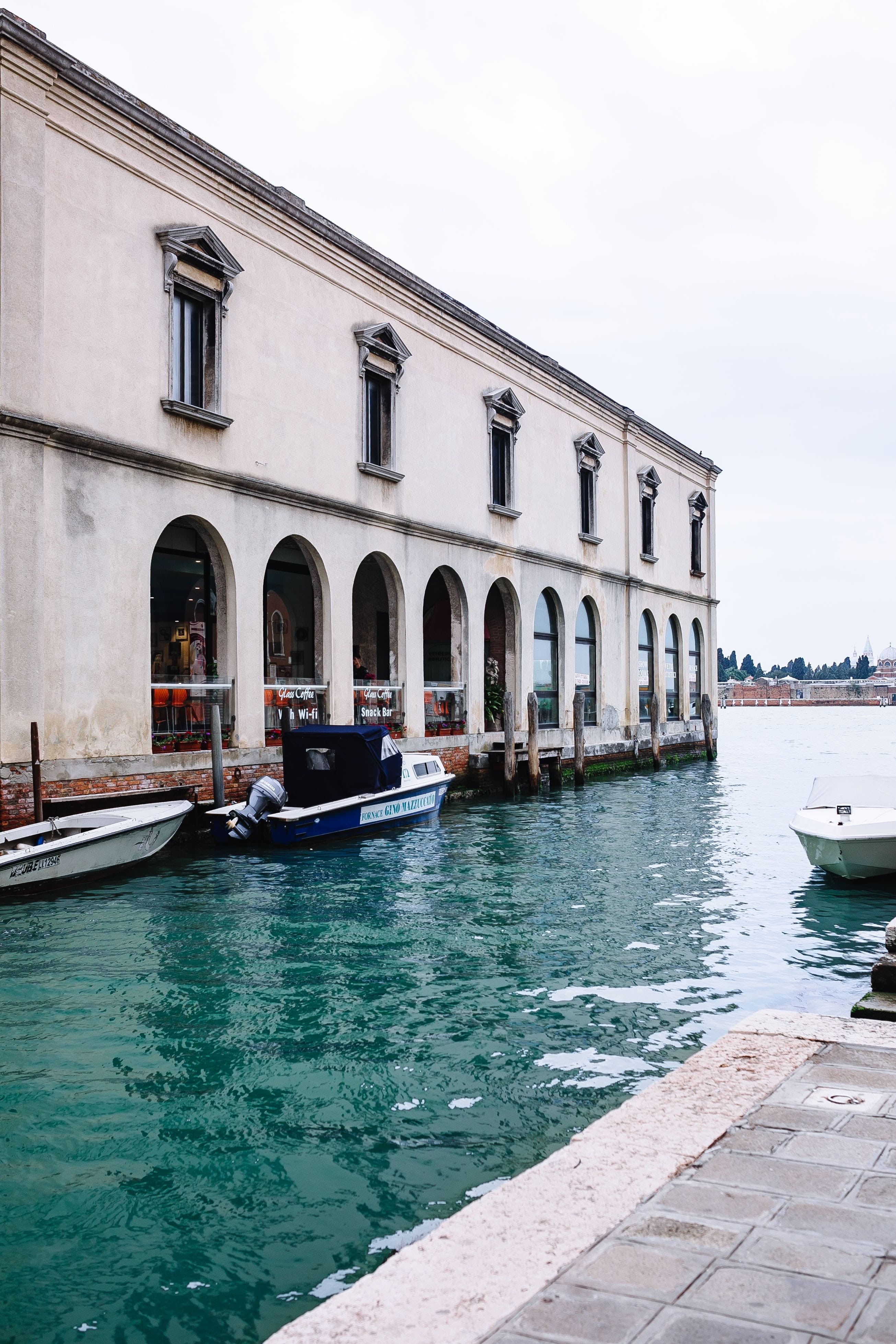 water, architecture, moored, canal, building, tourism, nature, day, gondola, houses, Italy, gondola - traditional boat, nautical Vessel, colorful, history, Phone HD Wallpaper