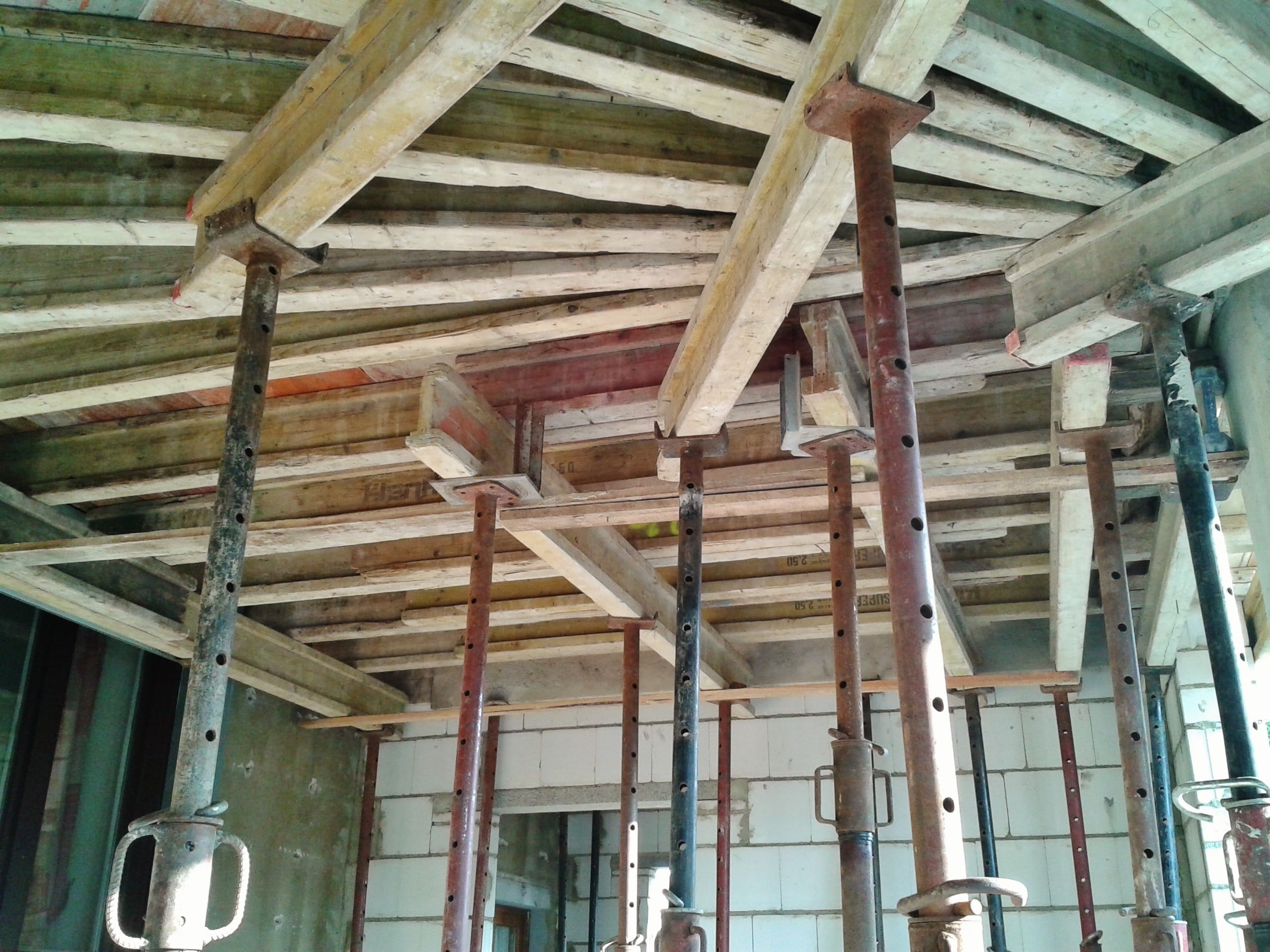 full frame, boards, built structure, pattern, construction, brown, maurer, shell, scaffolding, backgrounds, concrete ceiling, roof, concrete, formwork, HD Wallpaper