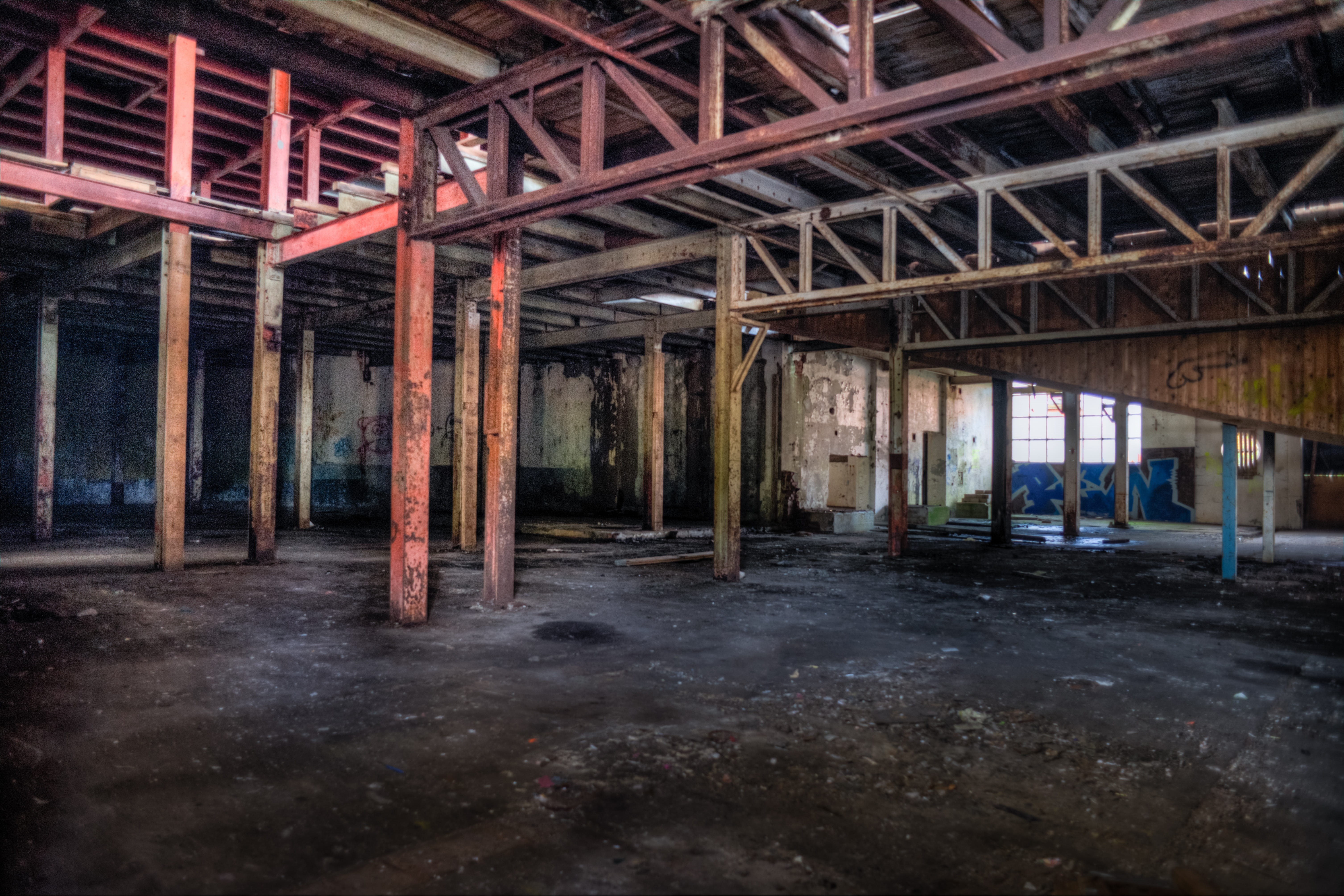 factory, built structure, weathered, empty, abandoned, graffiti, roof beam, hall, run-down, architecture, industry, construction industry, day, decay, roof, HD Wallpaper