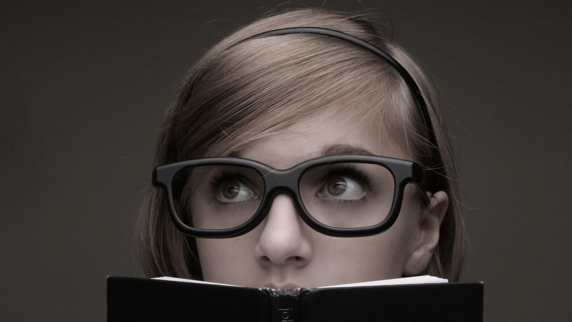 portrait, 1080P, headshot, young adult, human face, books, women with glasses, nerds, eyeglasses, females, model, making a face, studio shot, looking up, HD Wallpaper