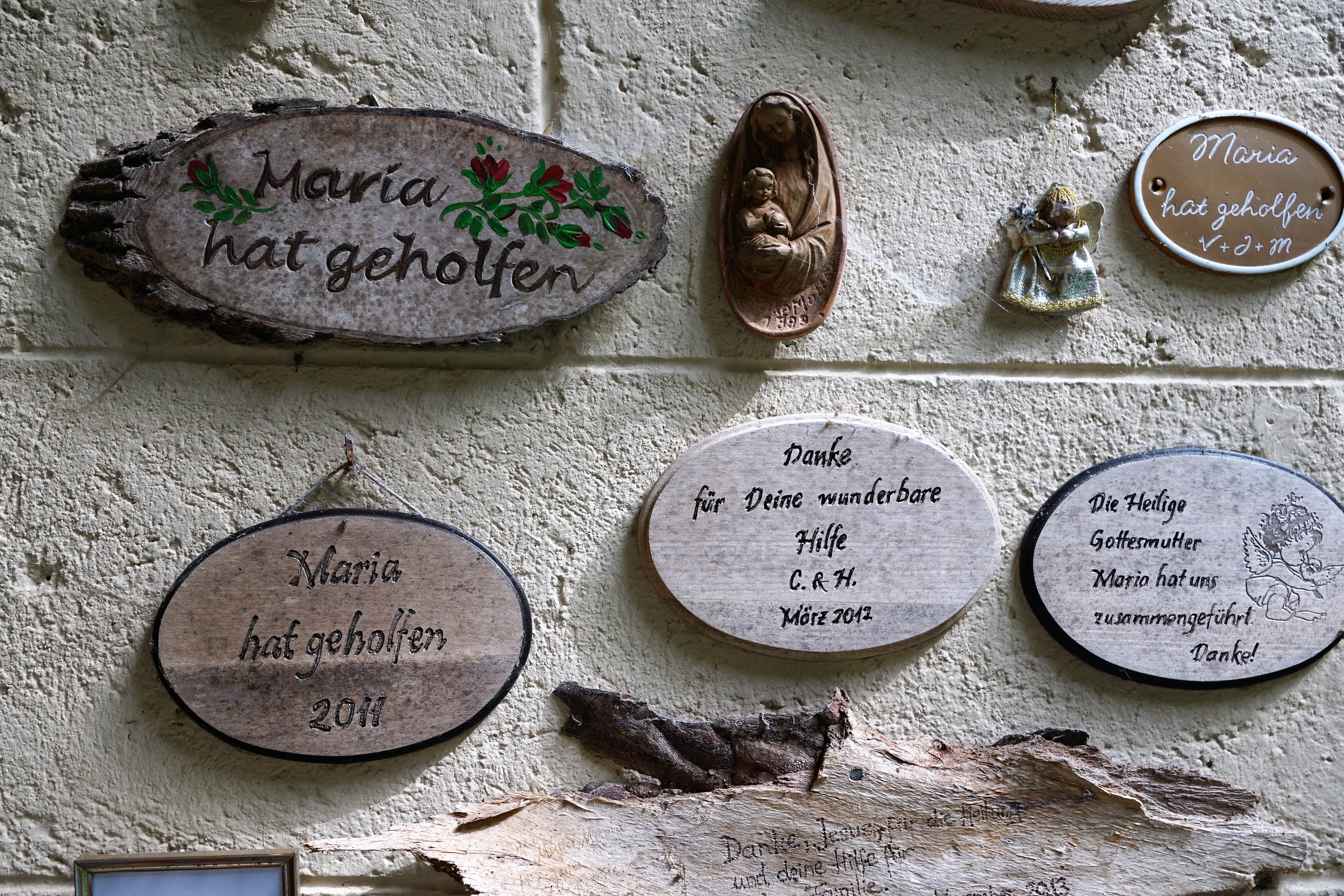 clock, board, saying, 5K, chapel, quote, gratitude, indoors, help, motto, wall - building feature, non-western script, shield, no people, easter, number, HD Wallpaper