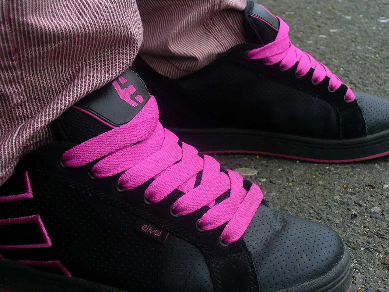 fashion, close-up, women, pink color, pair, black, 480P, basketball, human foot, human body part, human limb, body part, shoe, human leg, low section, HD Wallpaper