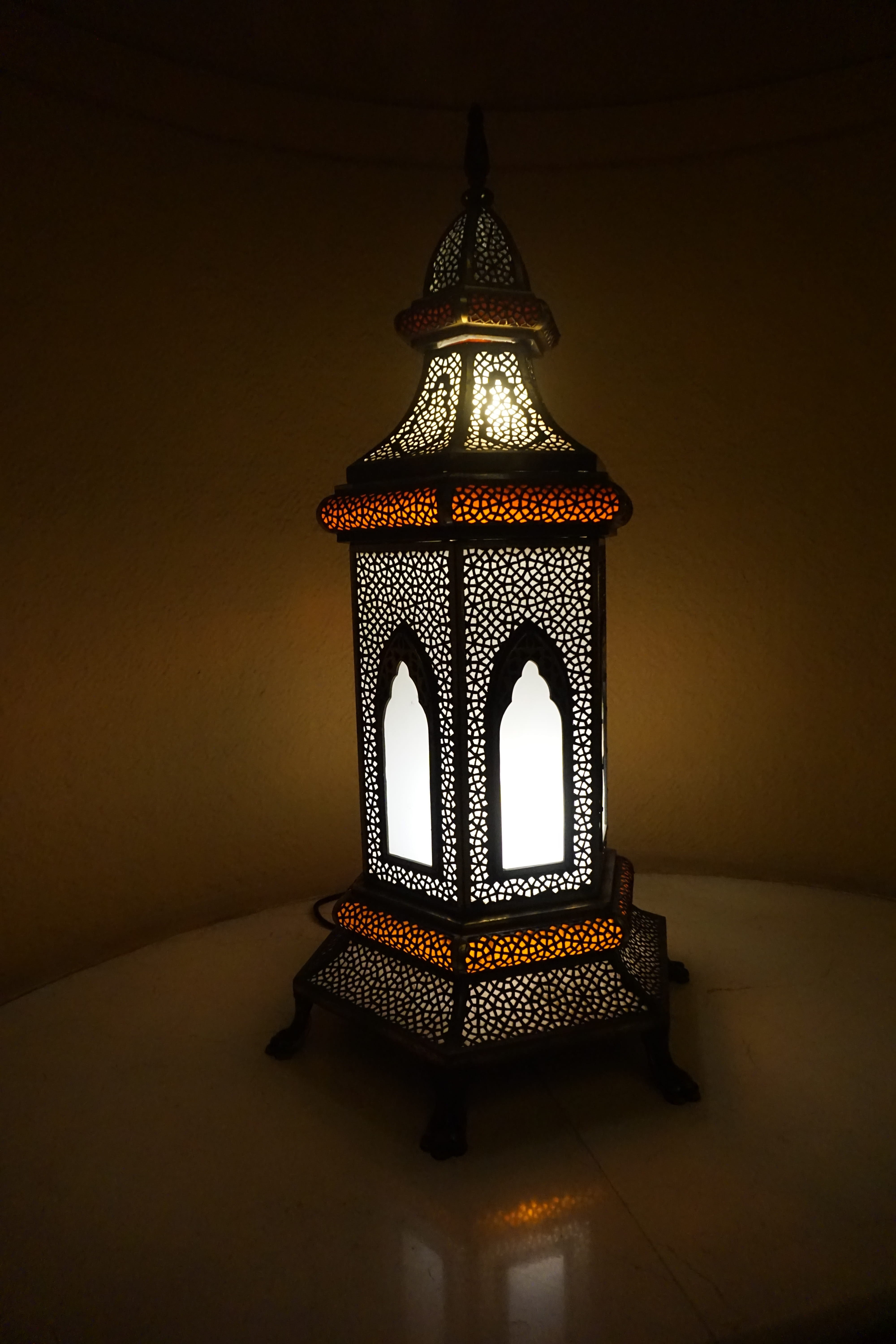 copy space, culture, wooden, no people, built structure, lamp, old-fashioned, pattern, architecture, yellow, wall - building feature, indoors, Uae, color, Phone HD Wallpaper
