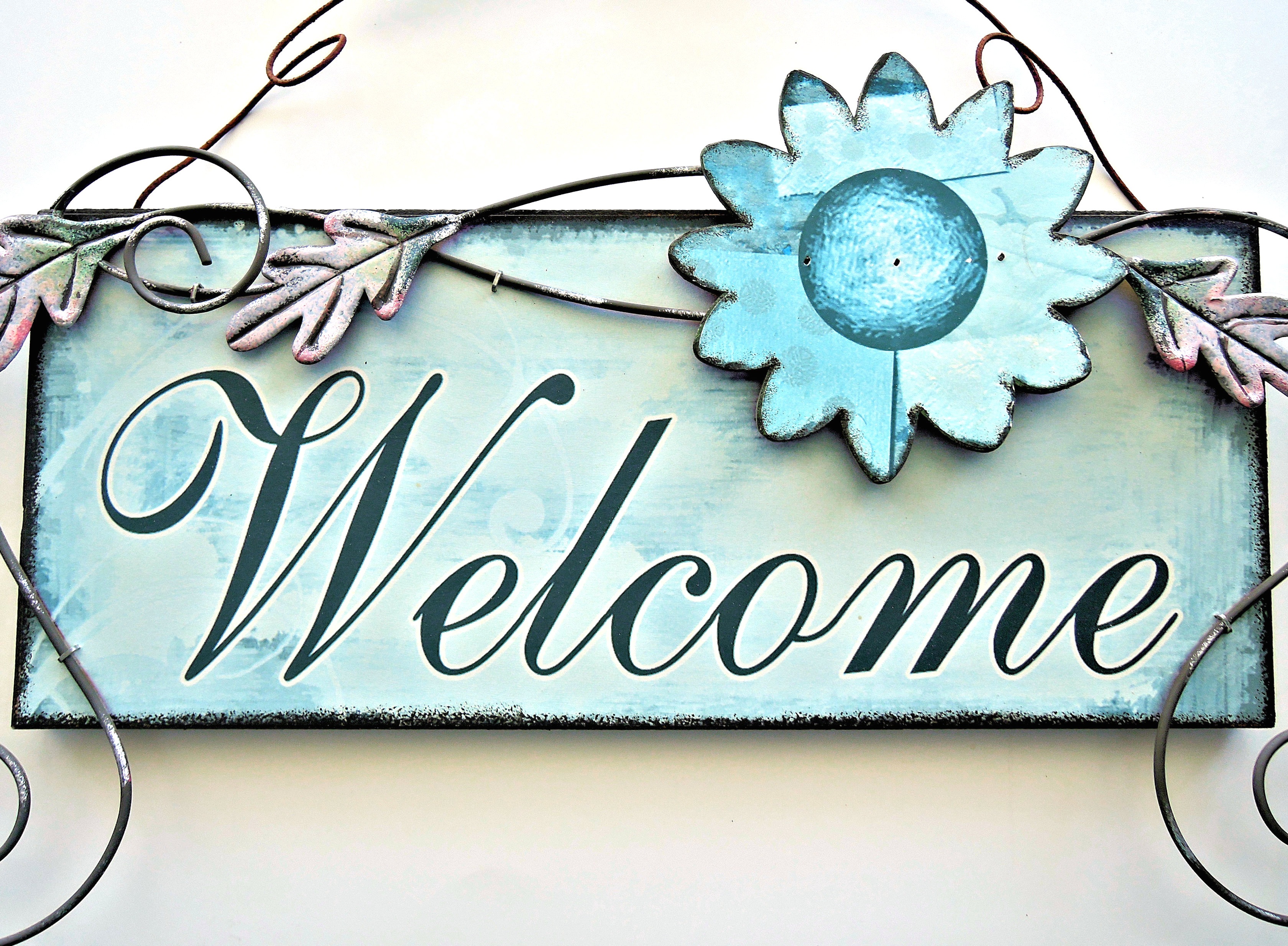 text, table, technology, signage, day, metalic art, glass - material, painted door sign, communication, western script, indoors, wall, personal accessory, HD Wallpaper