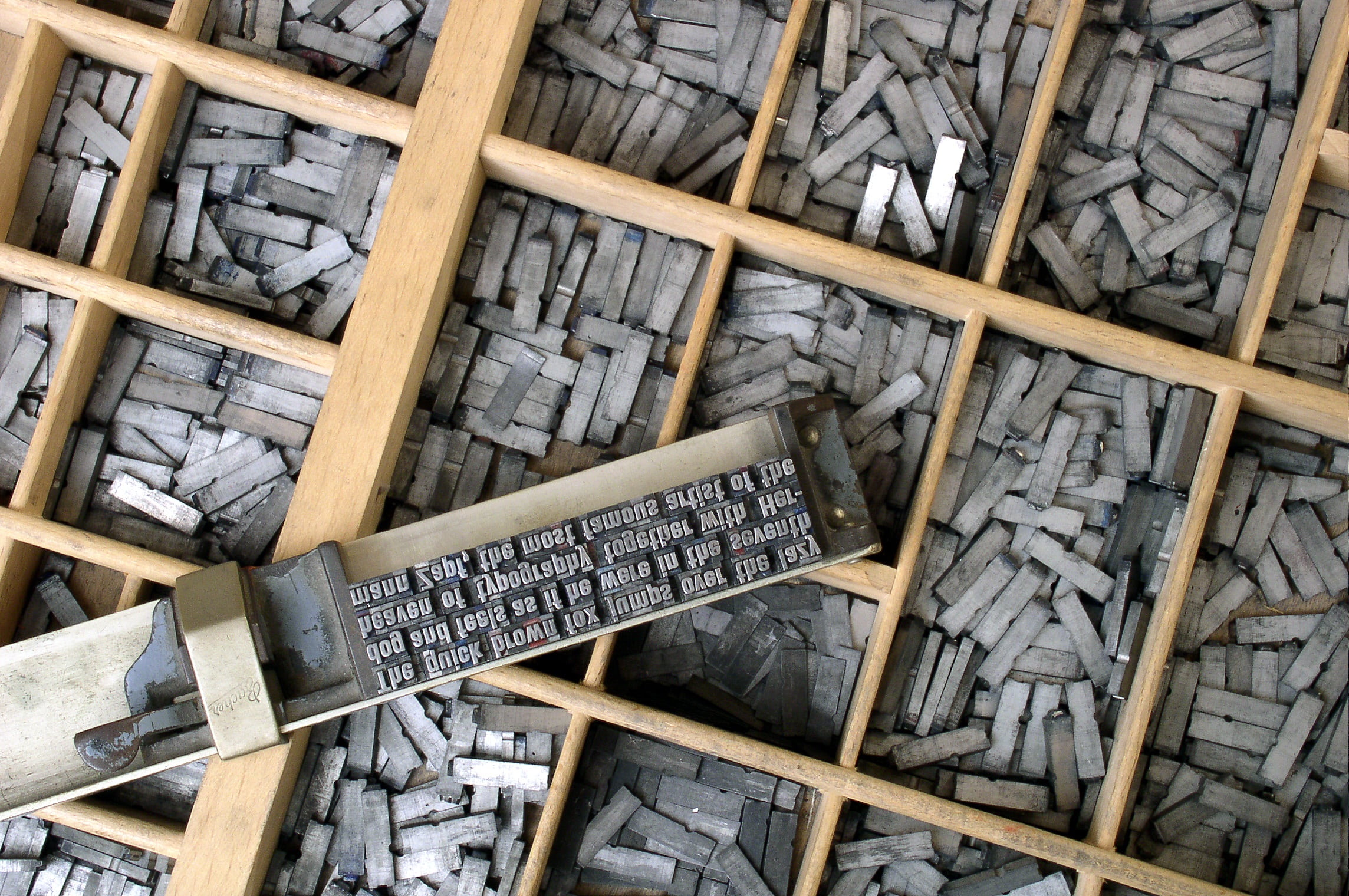lead set, shelf, in a row, photo, still life, gutenberg, food and drink, font composing room, backgrounds, architecture, stapler, gray, typography, rows, HD Wallpaper