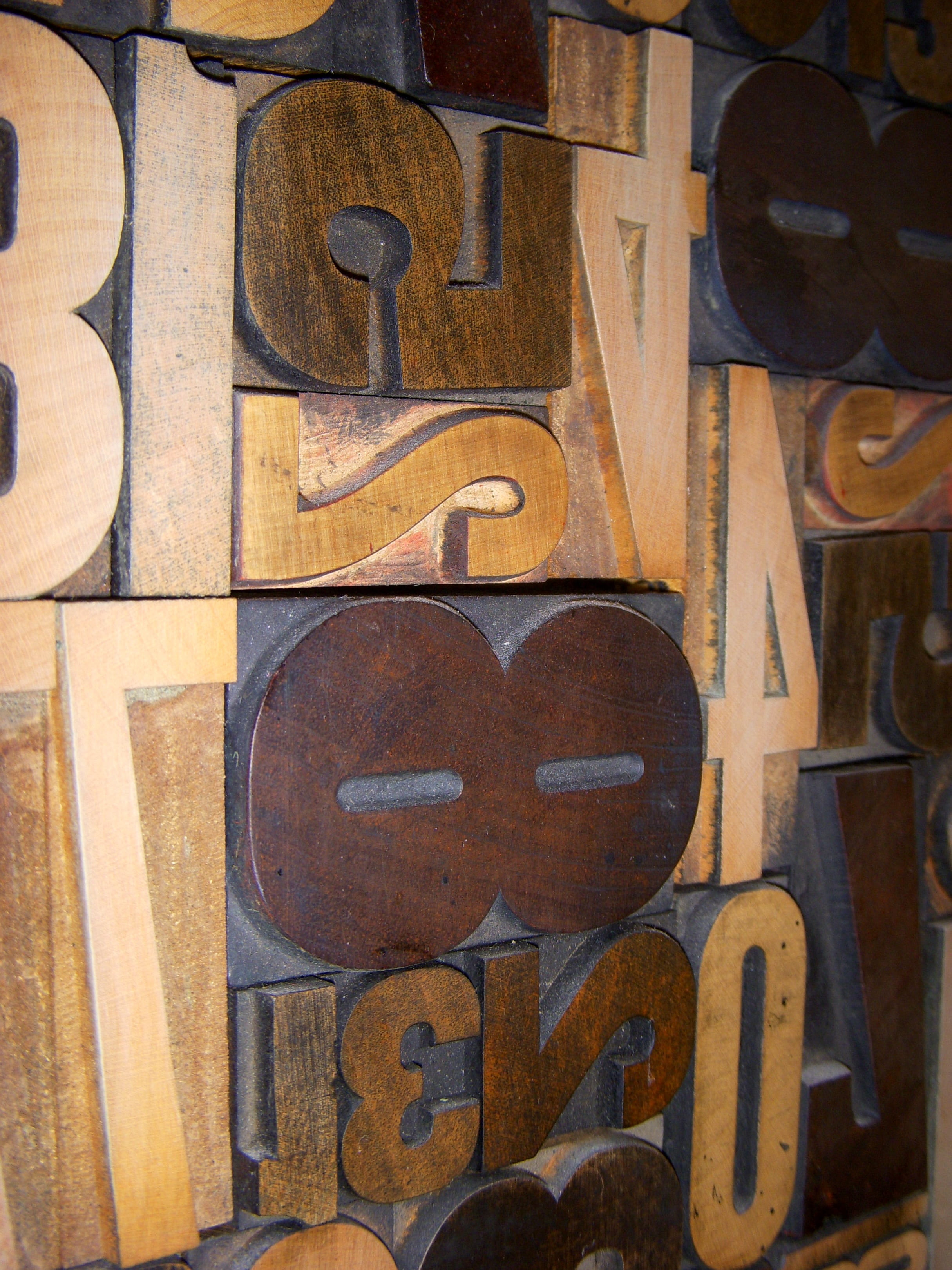 close-up, pattern, block, number, no people, vintage wood letterpress, 2K, Wood, Type, Letterpress, communication, variation, wood - material, art and craft, Phone HD Wallpaper