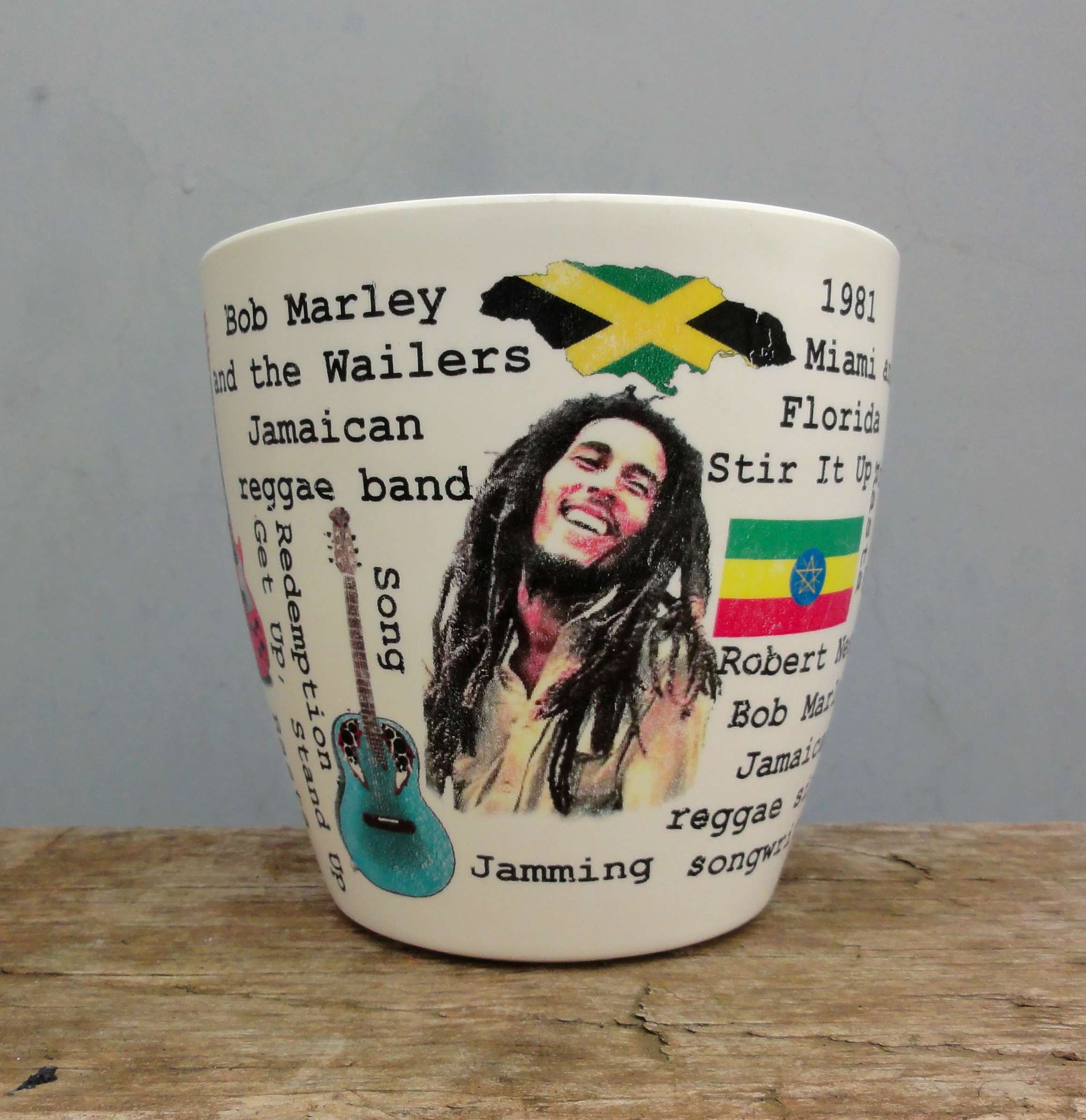 communication, cup, portrait, bob, real people, flower pot, wall - building feature, smiling, marley, message, reggae, mouth open, jamaica, text, mug, representation, Phone HD Wallpaper
