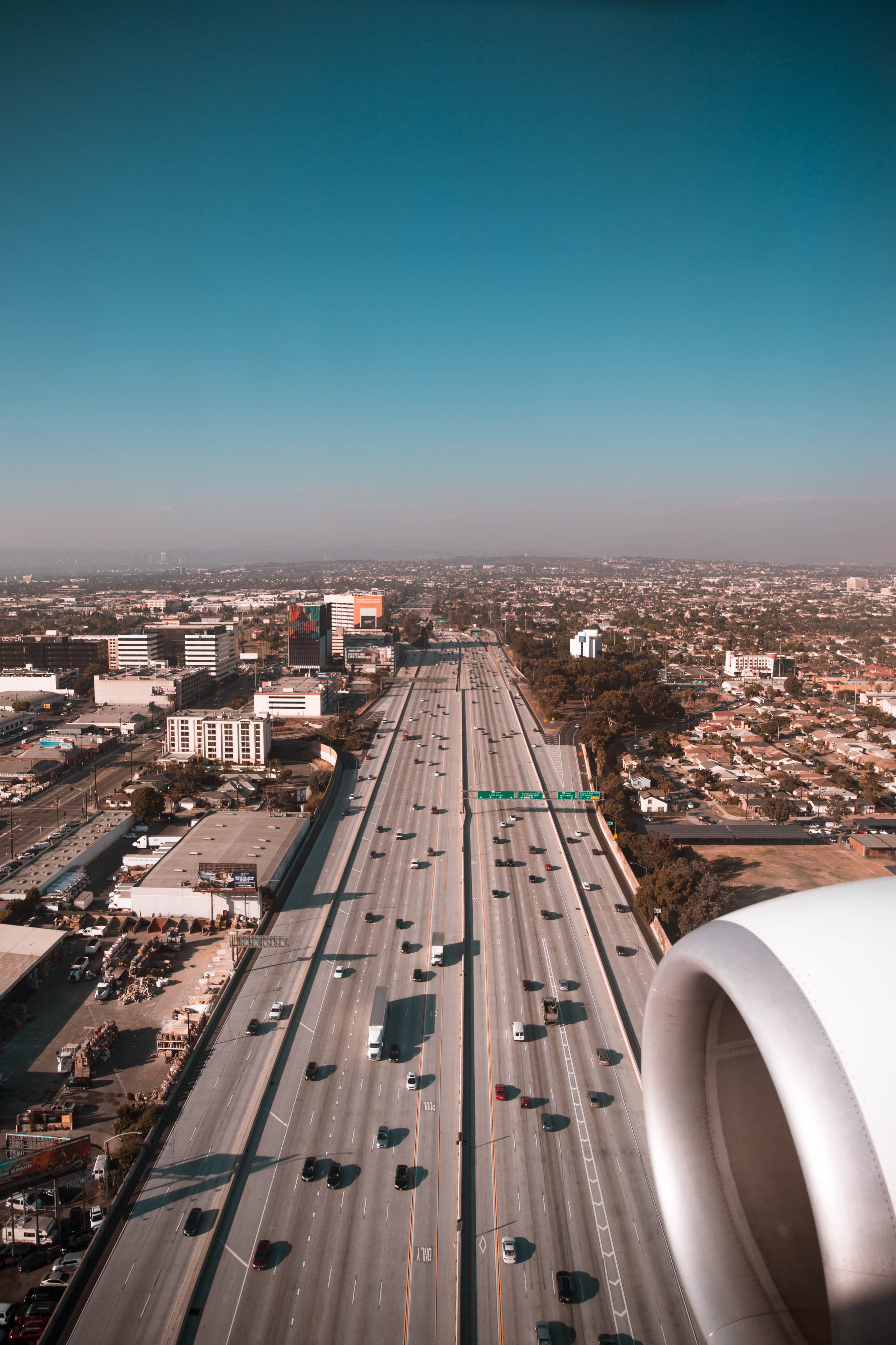traffic, roof, 5K, downtown District, flying, travel, skyline, urban Scene, air Vehicle, scenery, sky, road, building Exterior, cityscape, highway, skyscraper, Phone HD Wallpaper