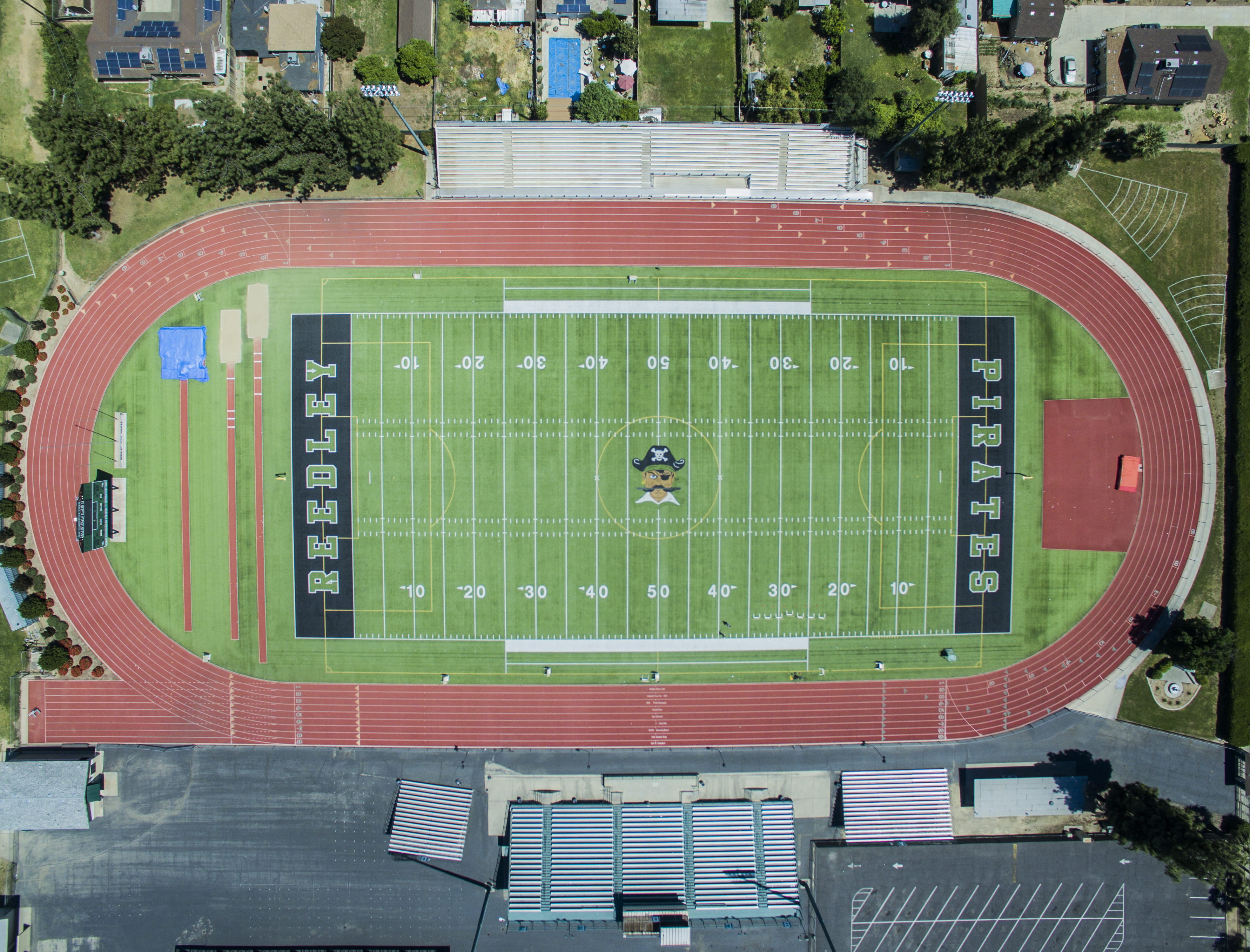 architecture, day, red, pattern, view, track, playing field, sport, green color, aerial, aerial view, green, no people, grass, reedley ca, topdown, city, HD Wallpaper