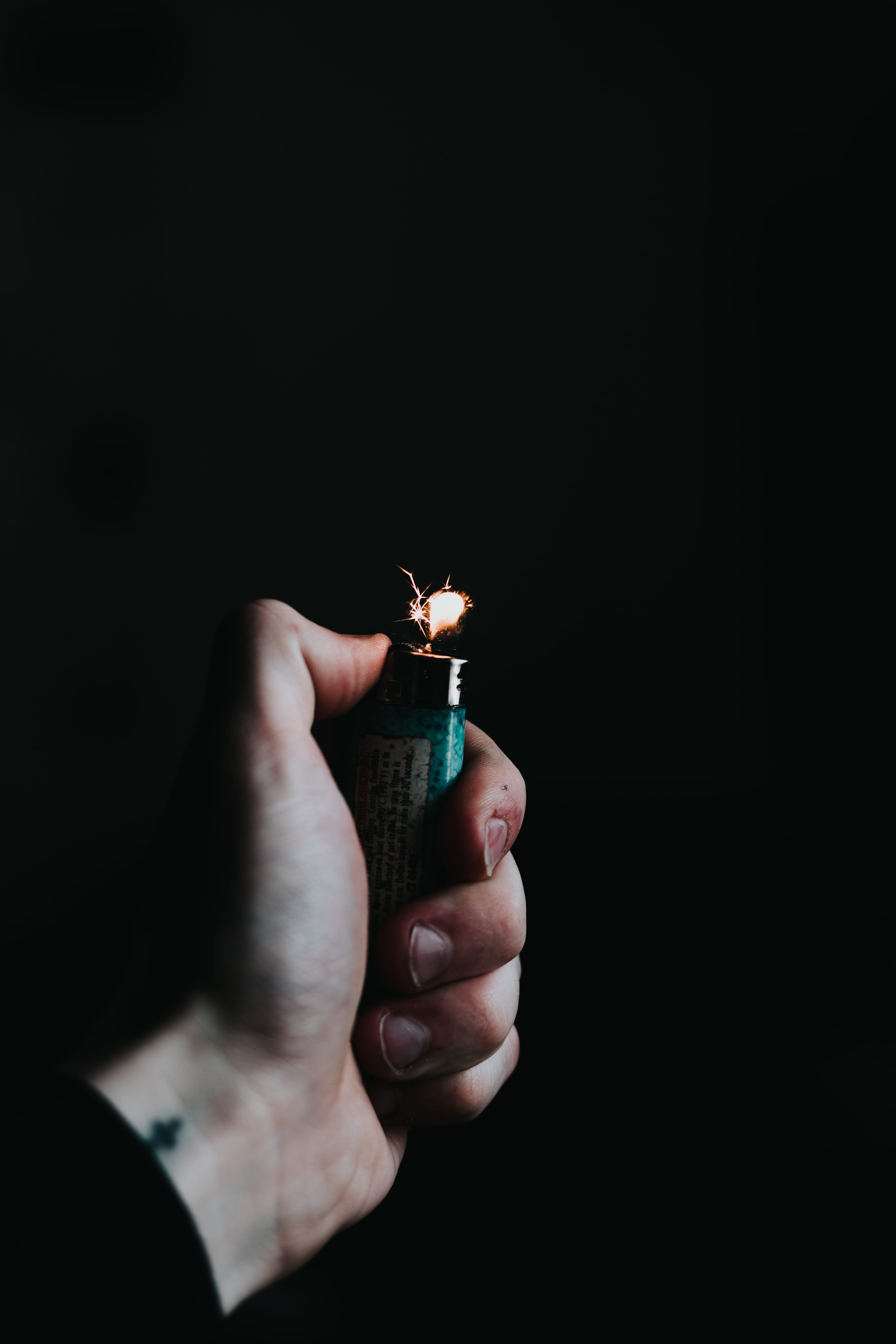 2018, indoors, los angeles, human body part, fire - natural phenomenon, one person, lighter, light, black, la, matchstick, flame, portrait, human finger, Phone HD Wallpaper
