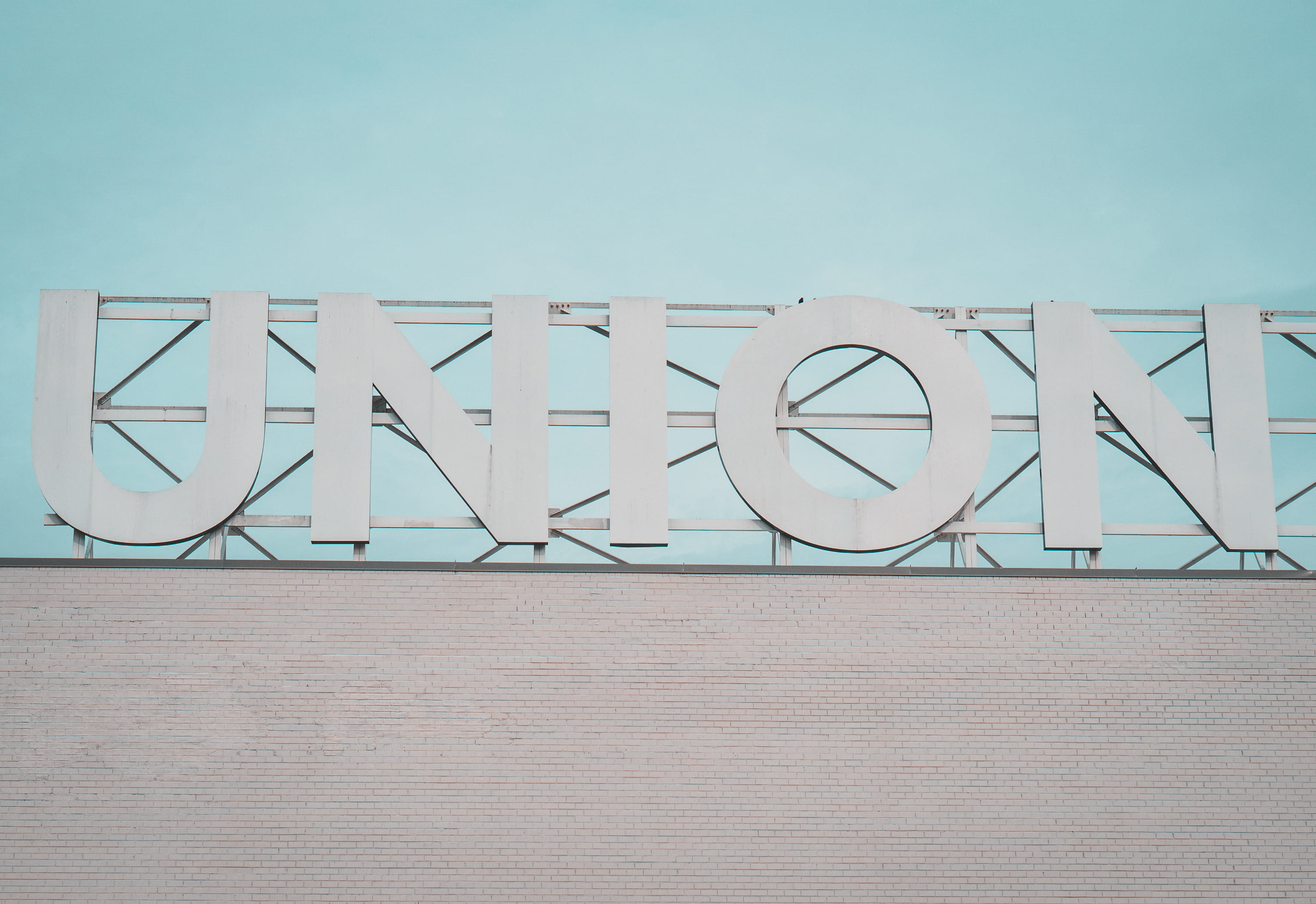 built structure, 2K, sky, handrail, capital letter, union market, wall, billboard, clear sky, food, architecture, communication, text, western script, HD Wallpaper