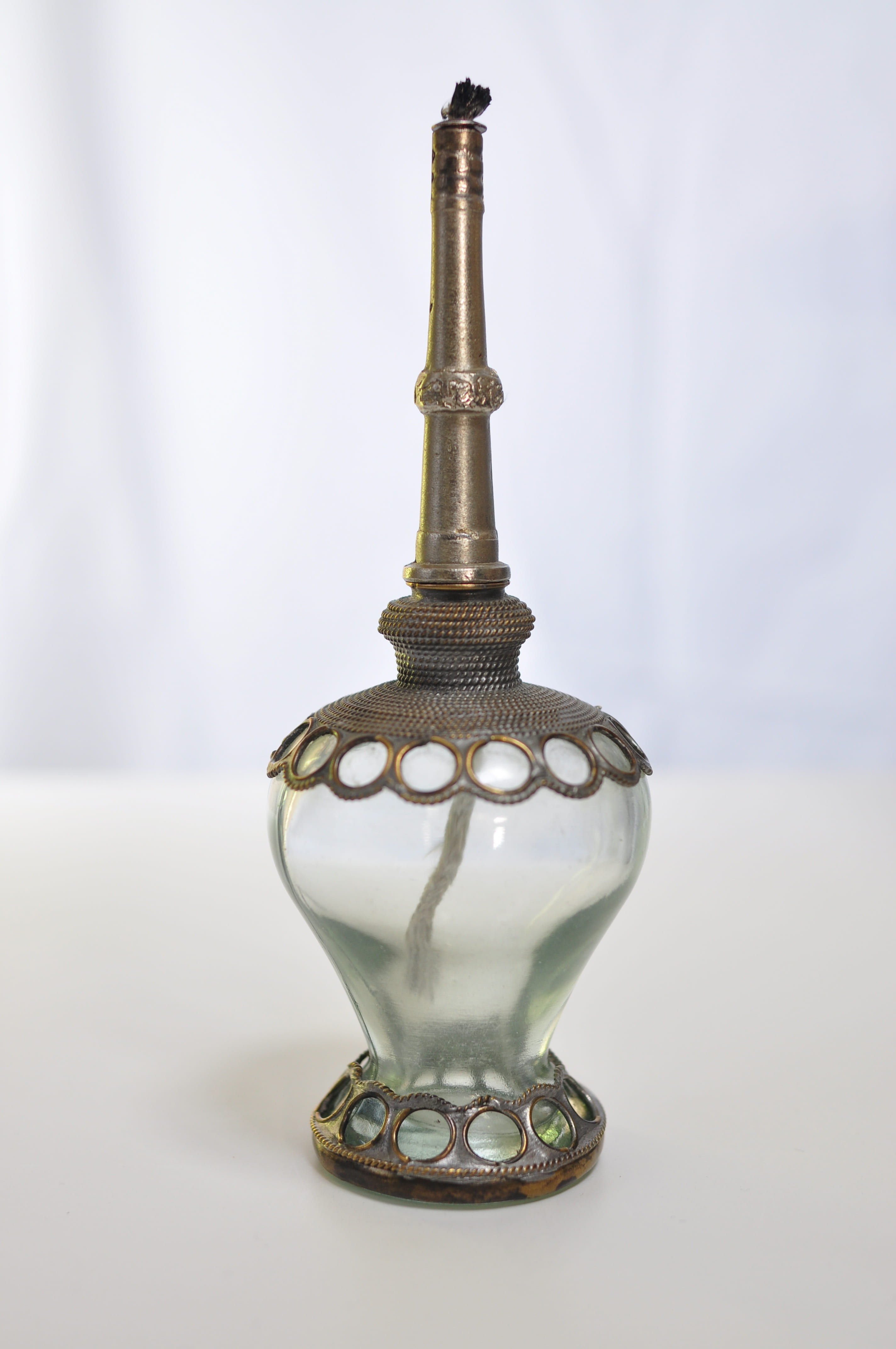 close-up, pattern, history, shining, lamp, single object, container, vintage, luxury, disjunct, indoors, ornate, decoration, no people, ceramics, antique, Phone HD Wallpaper