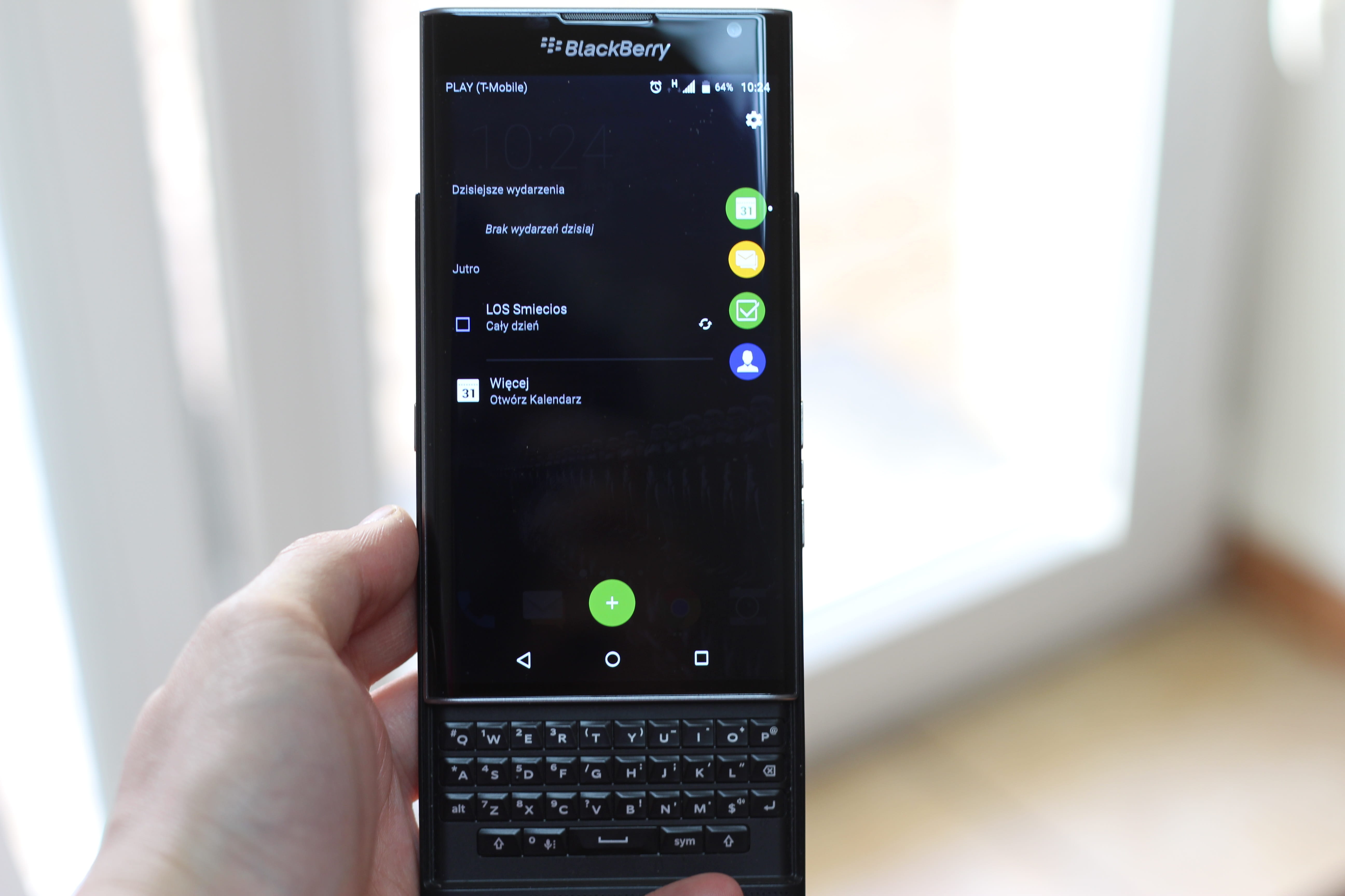5K, portable information device, phablet, physical keyboard, adult, human hand, mobile, technology, screen, human body part, close-up, computer, qwerty, HD Wallpaper